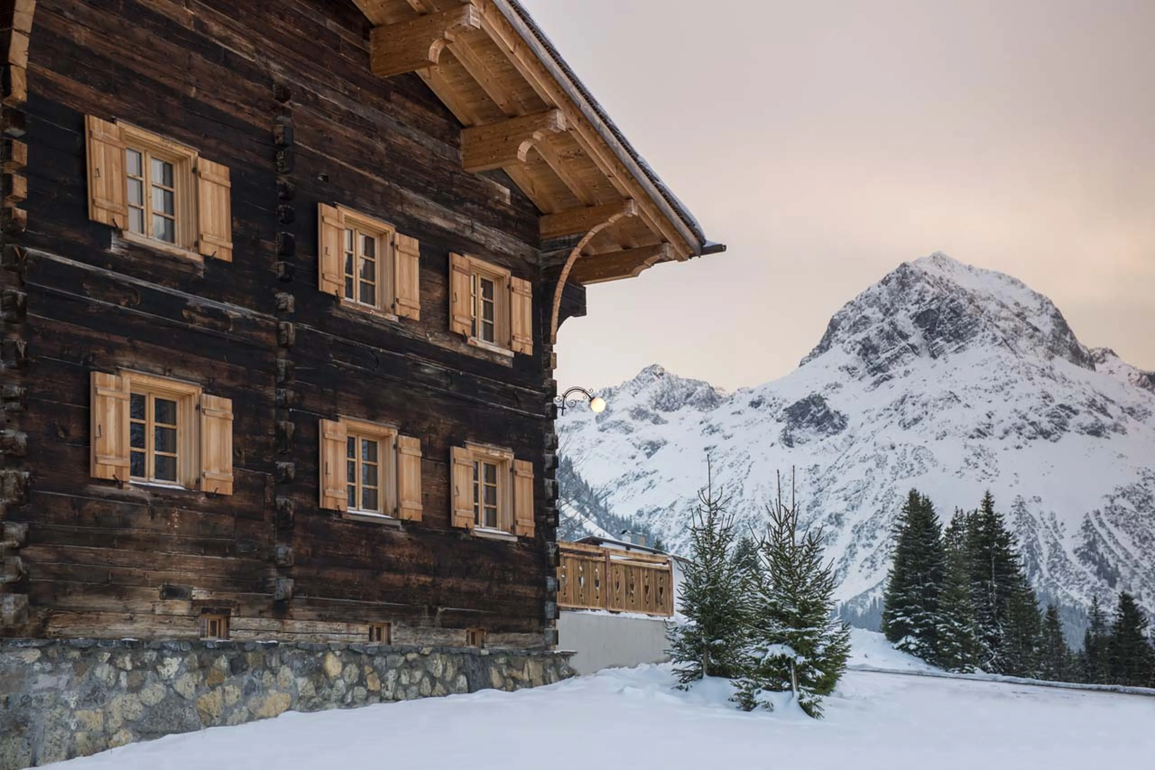 From the Rüfikoft ski area in Lech you can ski back to Chalet 1597