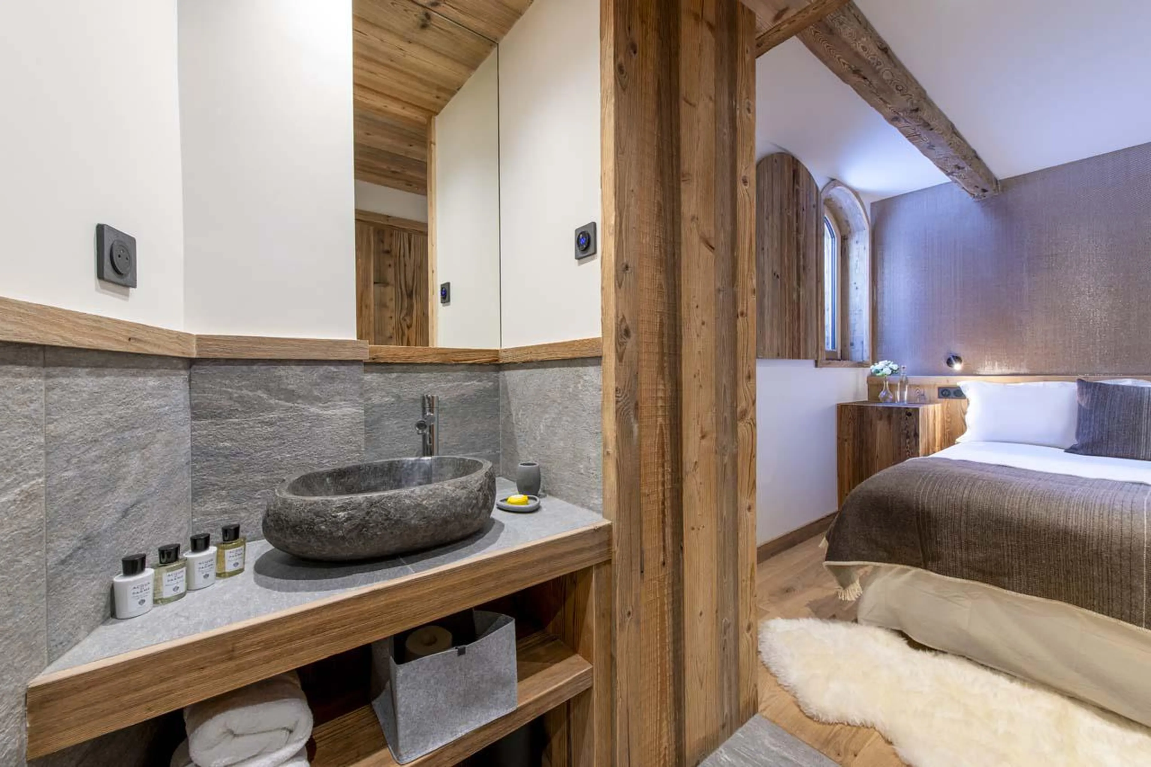 Bedroom with en-suite facilities at Chalet 1855 in Val d'Isere