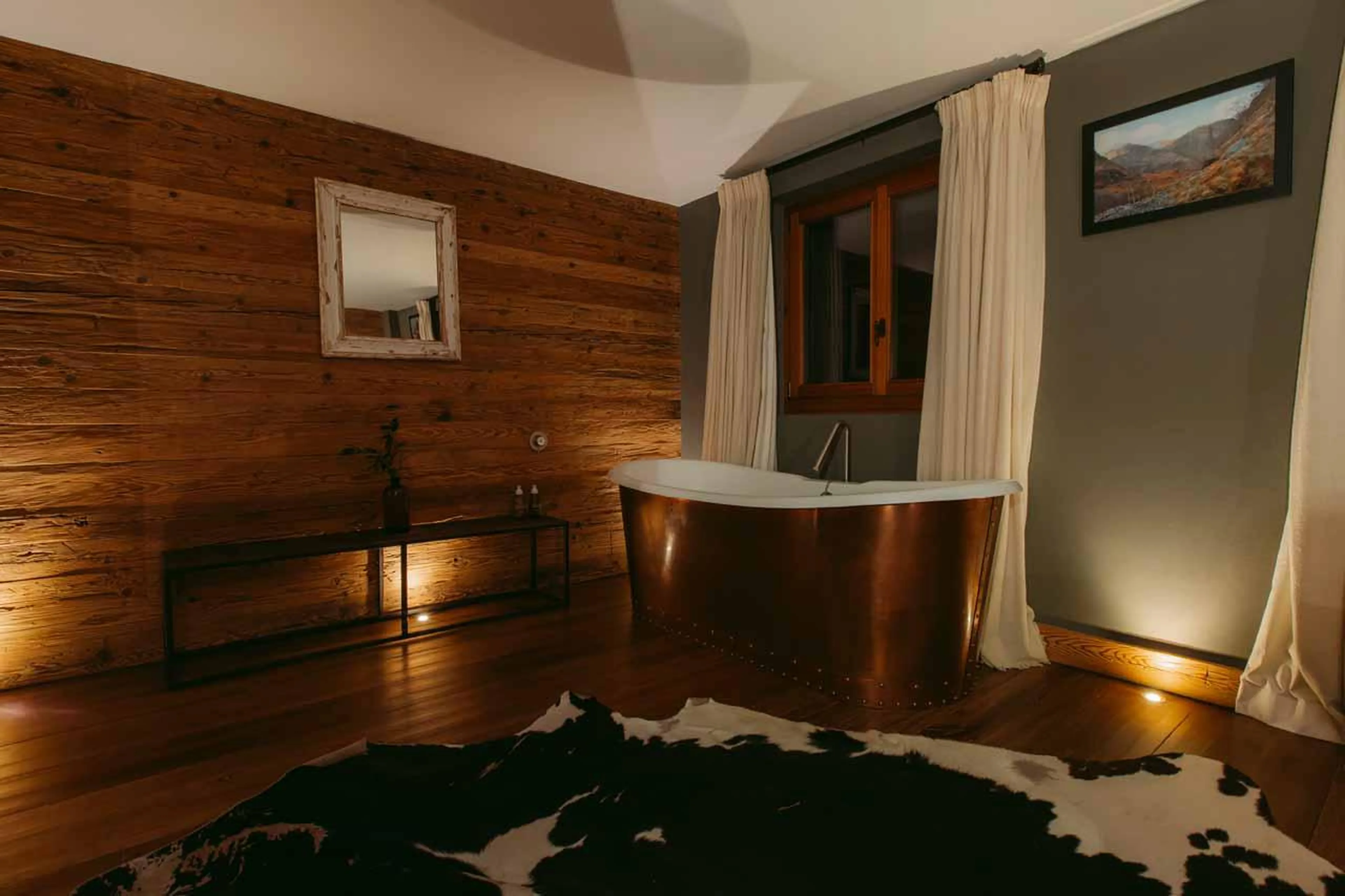 Copper bath tub at Chalet 1936 in Verbier
