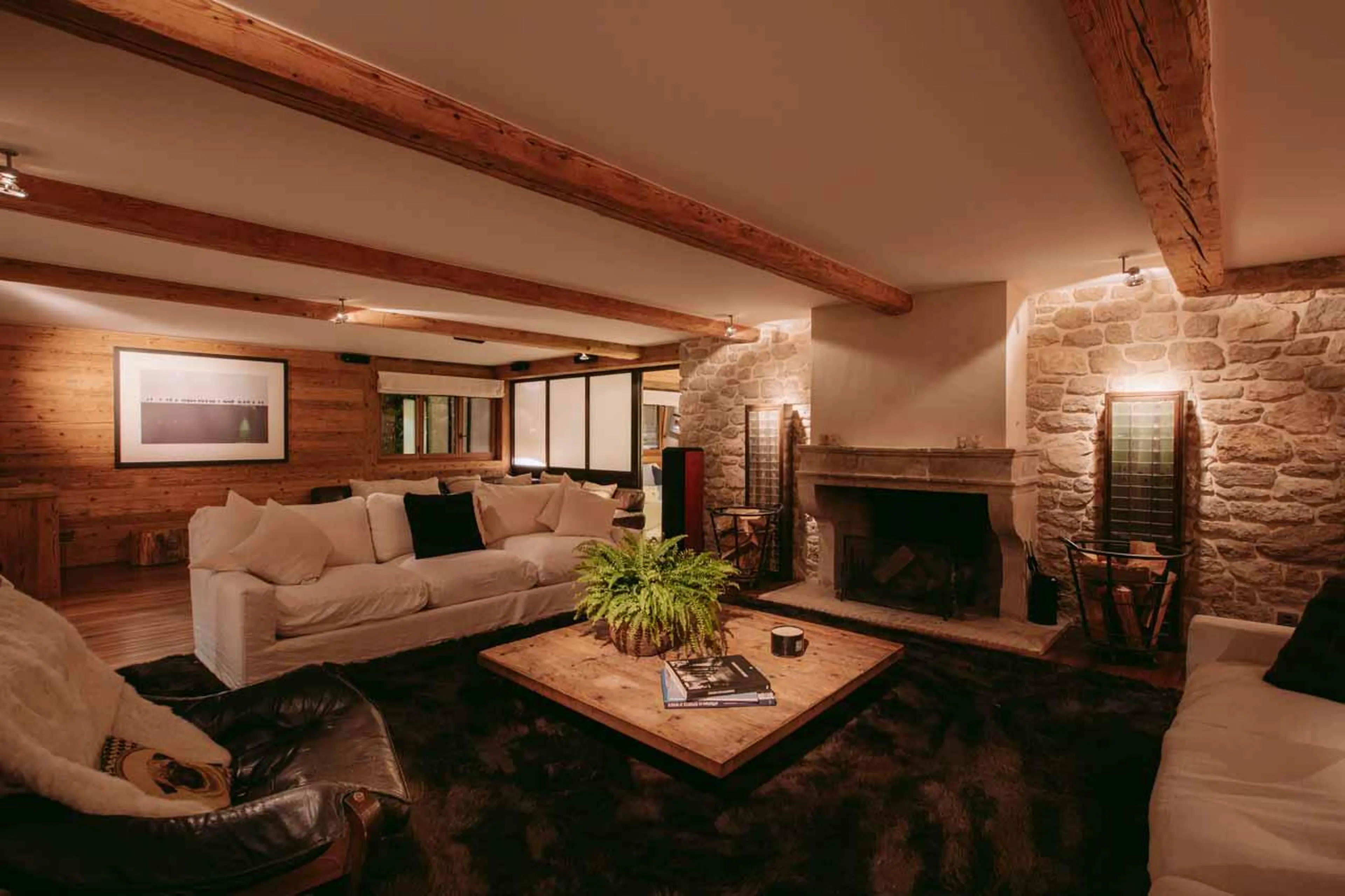 Open plan living area in Chalet 1936 in Verbier