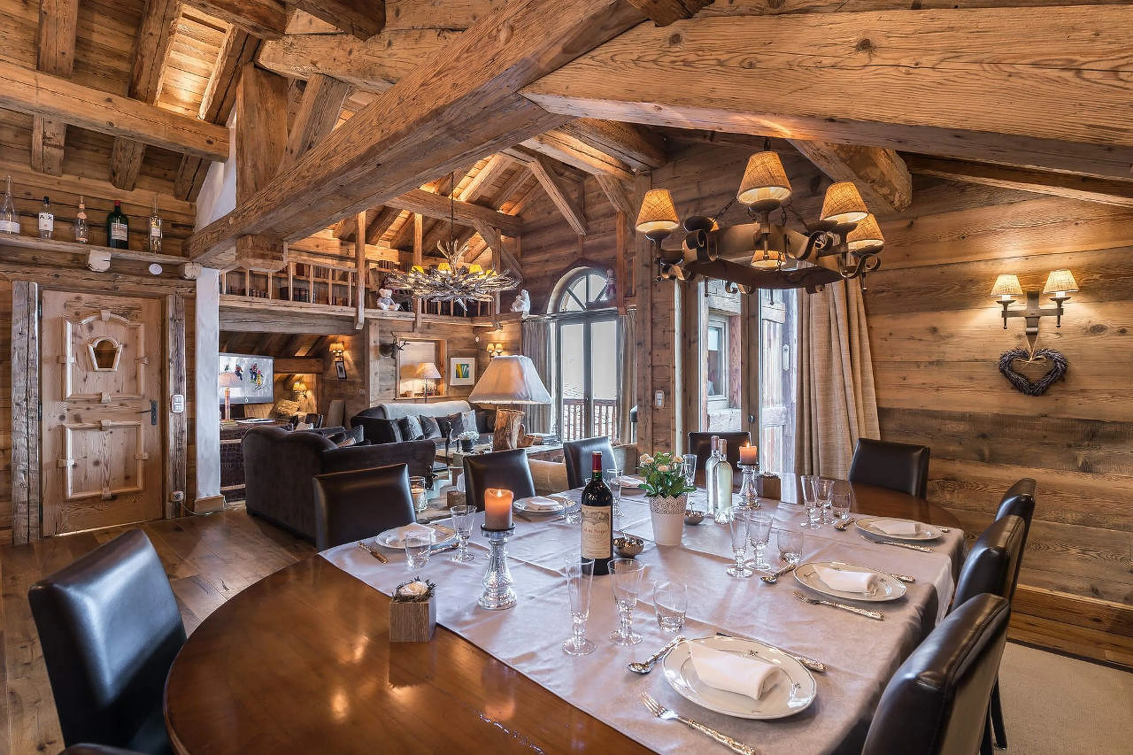 Dining table set to entertain a king in Chalet 3 Soeurs in Courchevel 1850