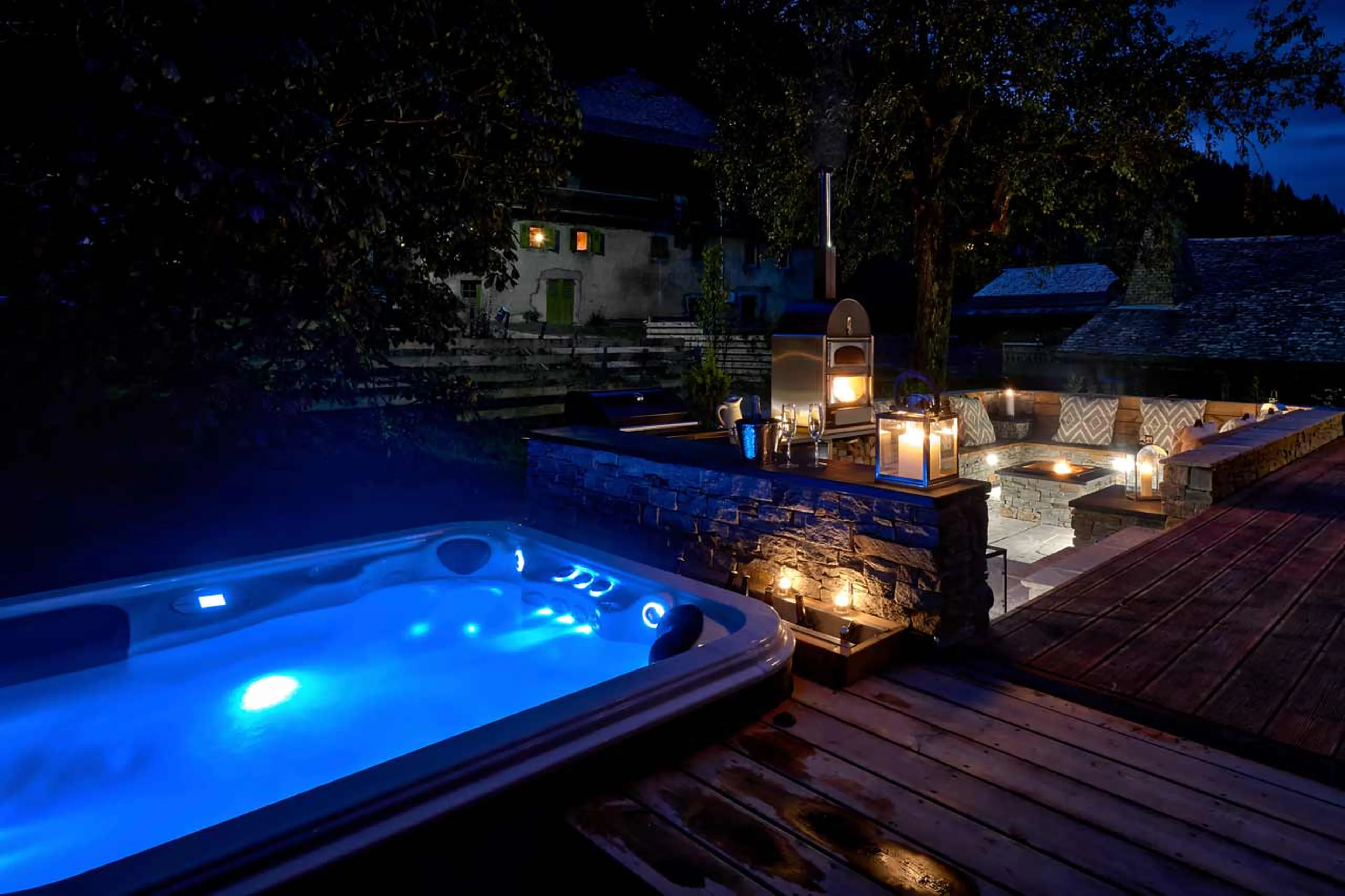 Jacuzzi at Chalet 46˚ in Morzine