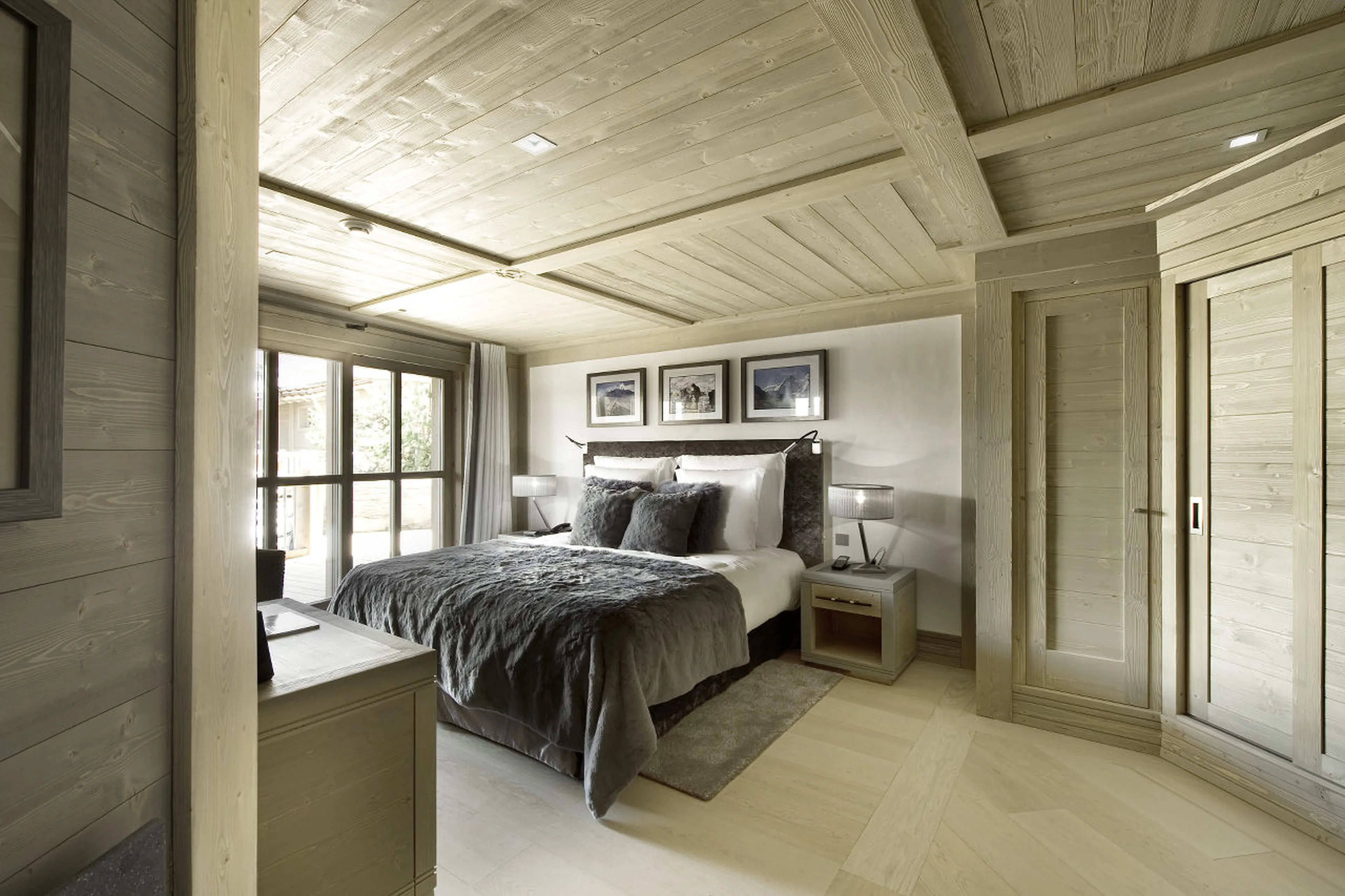 Balcony access of this bedroom guarantees superb view in Chalet Abruzzes in Courchevel 1850