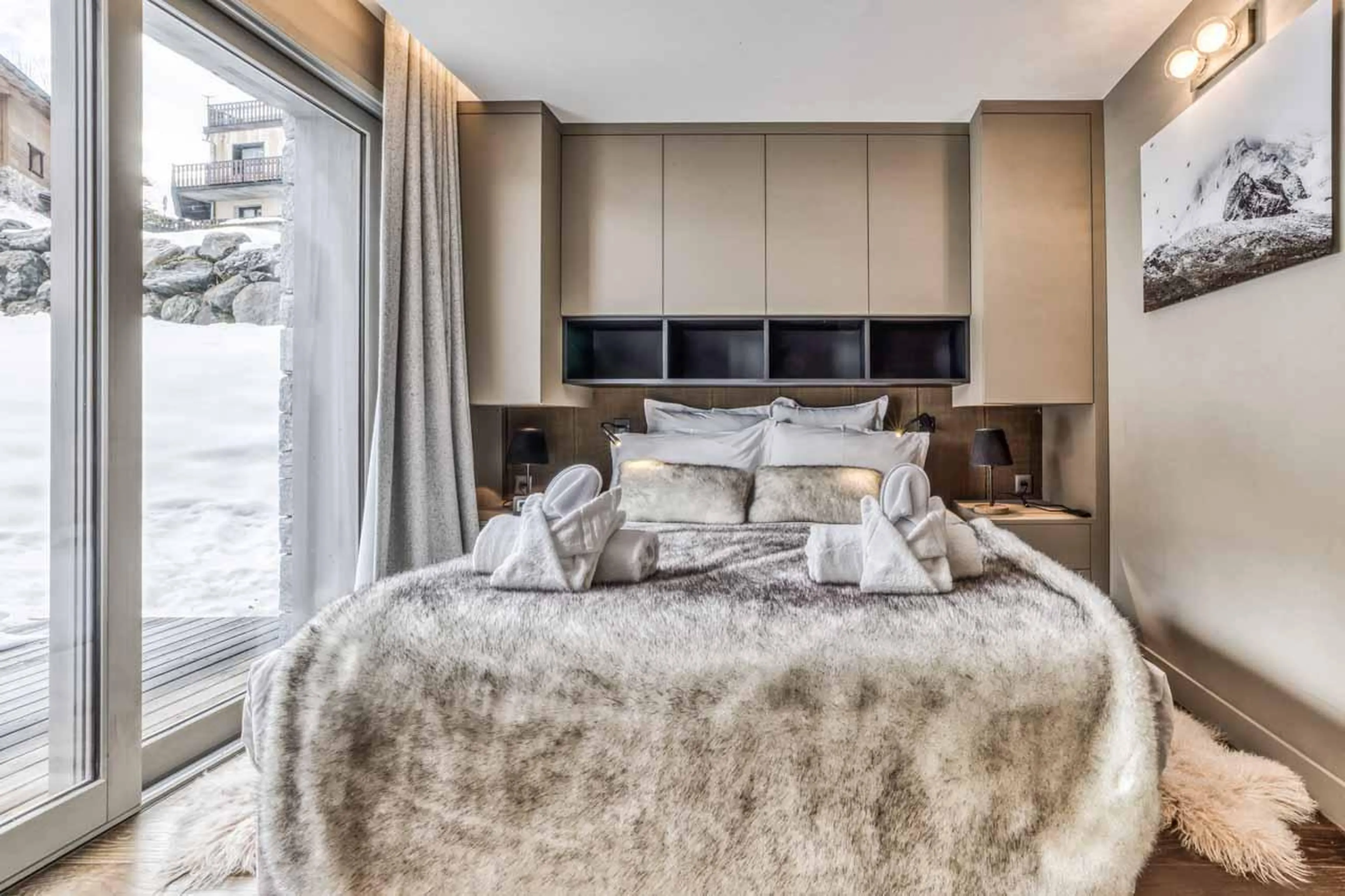 Double bedroom with terrace access at Chalet Acelia in Courchevel 1550