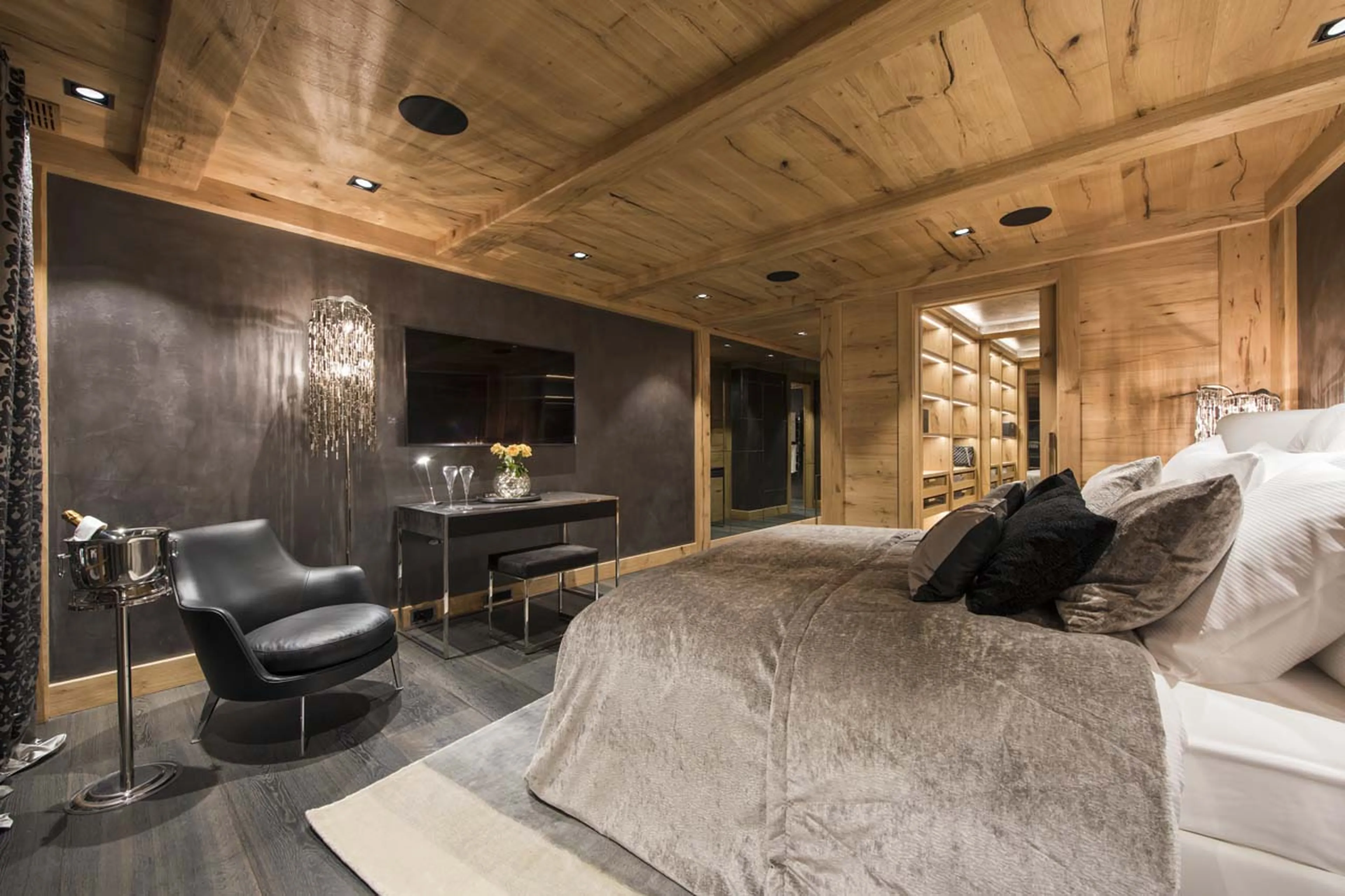 Walk-in wardrobe in dressing room