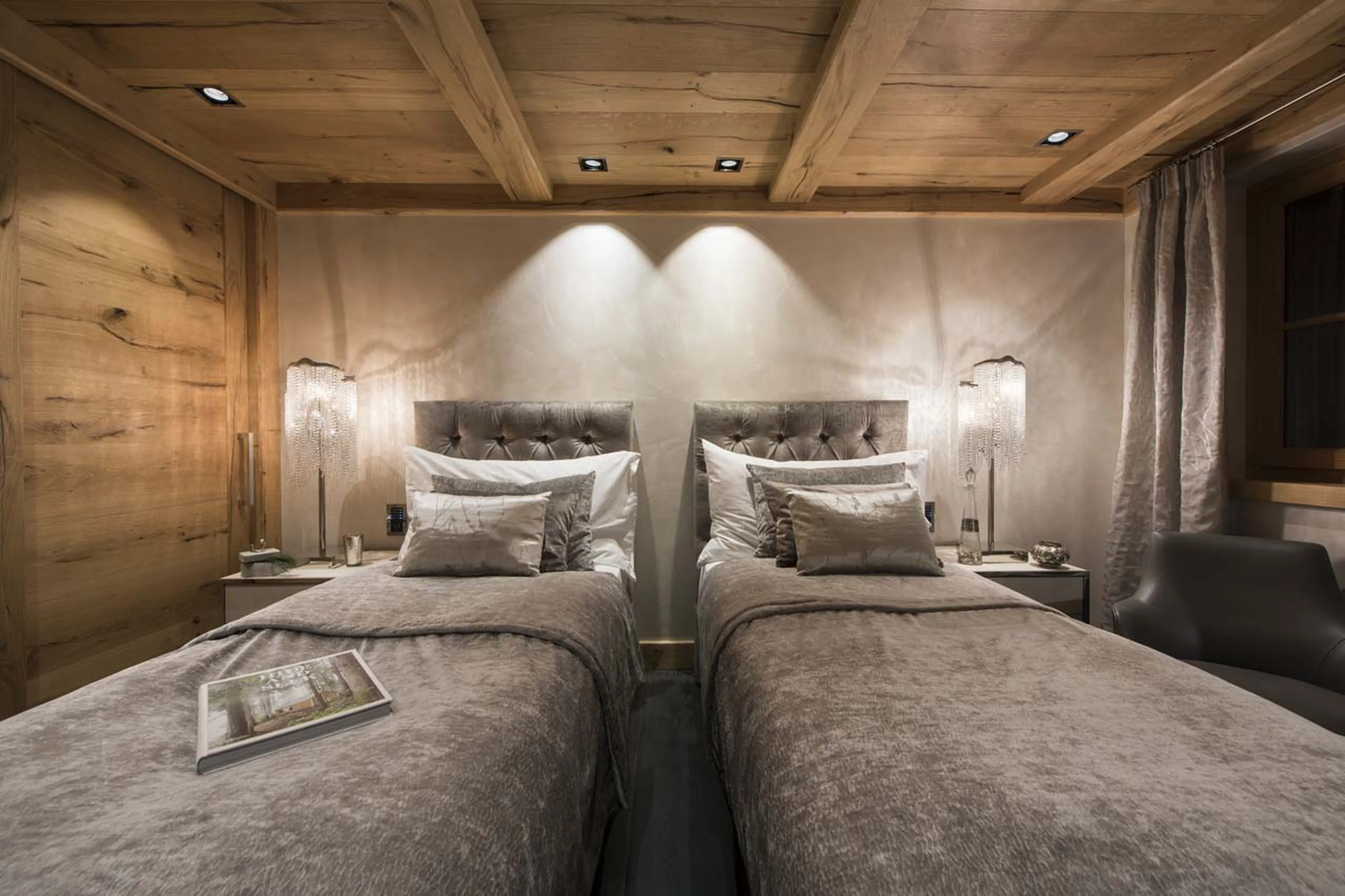 Twin beds in Chalet Aconcagua in Zermatt