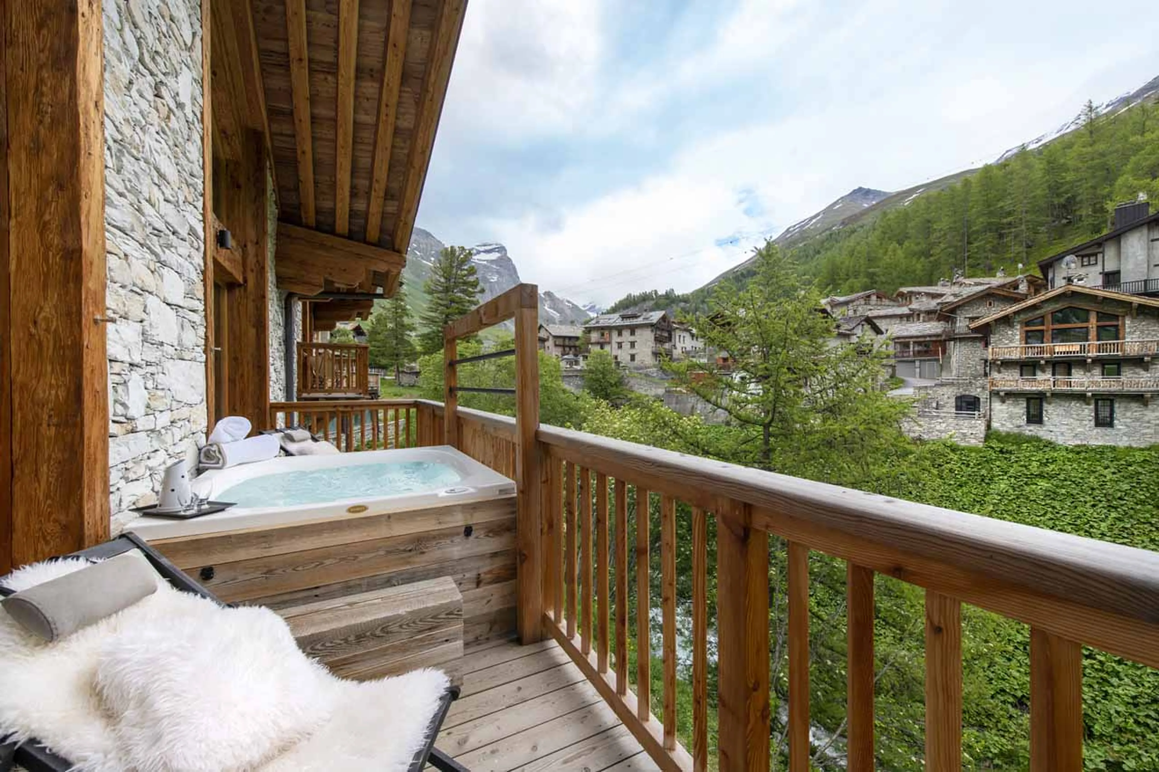 Hot tub at Chalet Akaroa in Val d'Isere