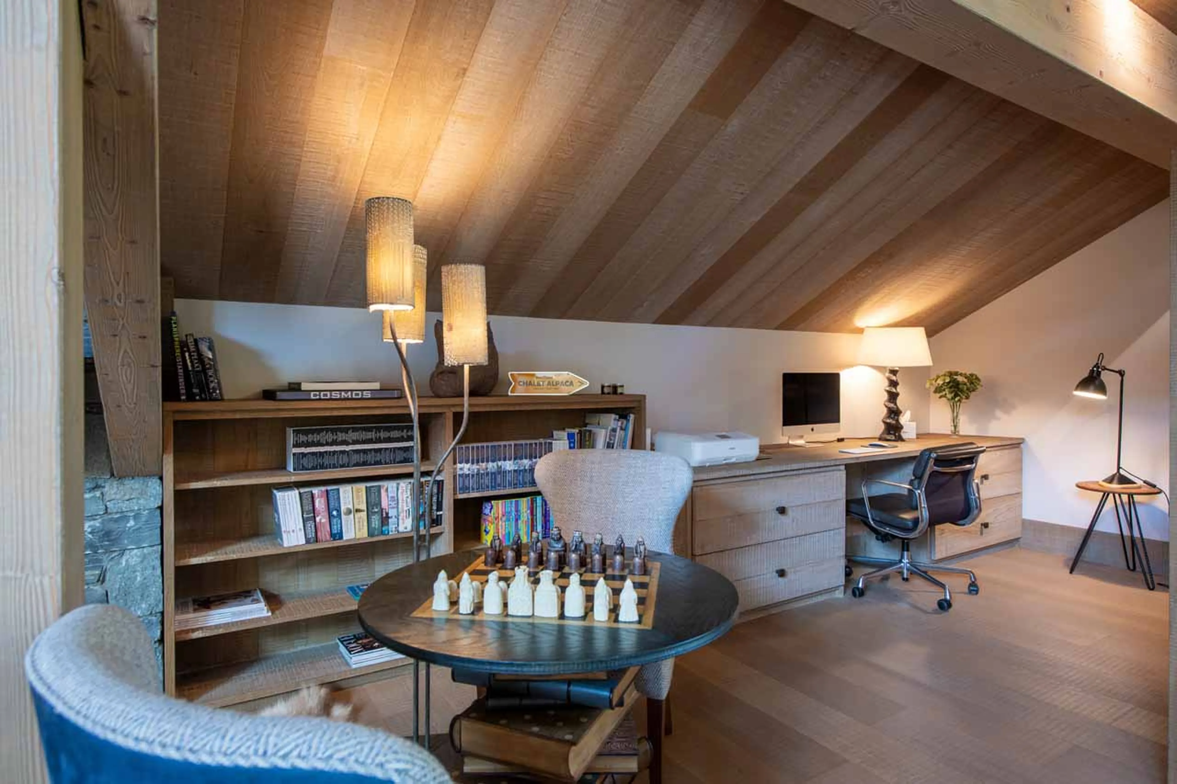 Library and office space on top floor at Chalet Alpaca in Meribel
