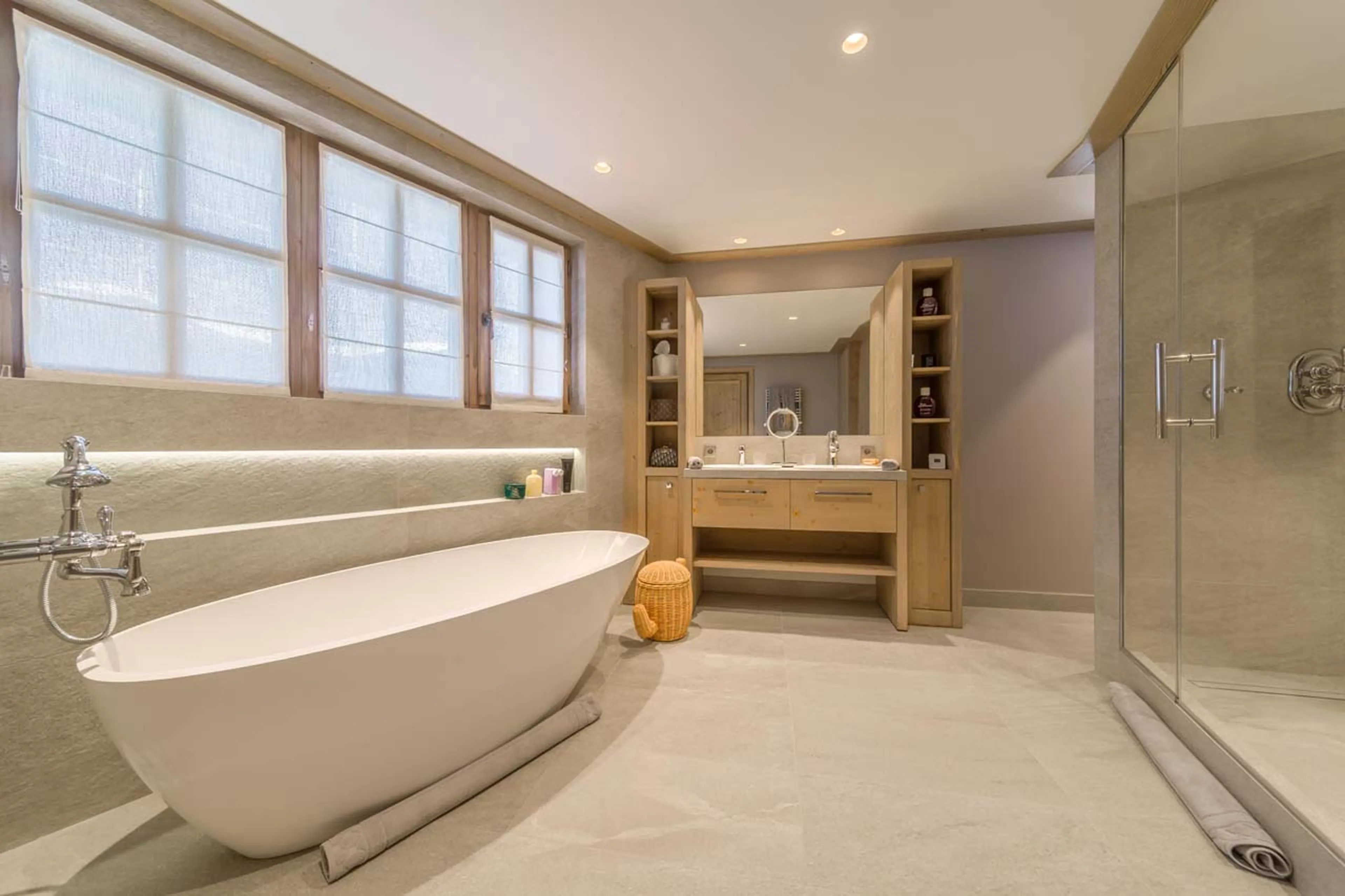 Bathroom with separate shower in Chalet Alpin, Courchevel 1850