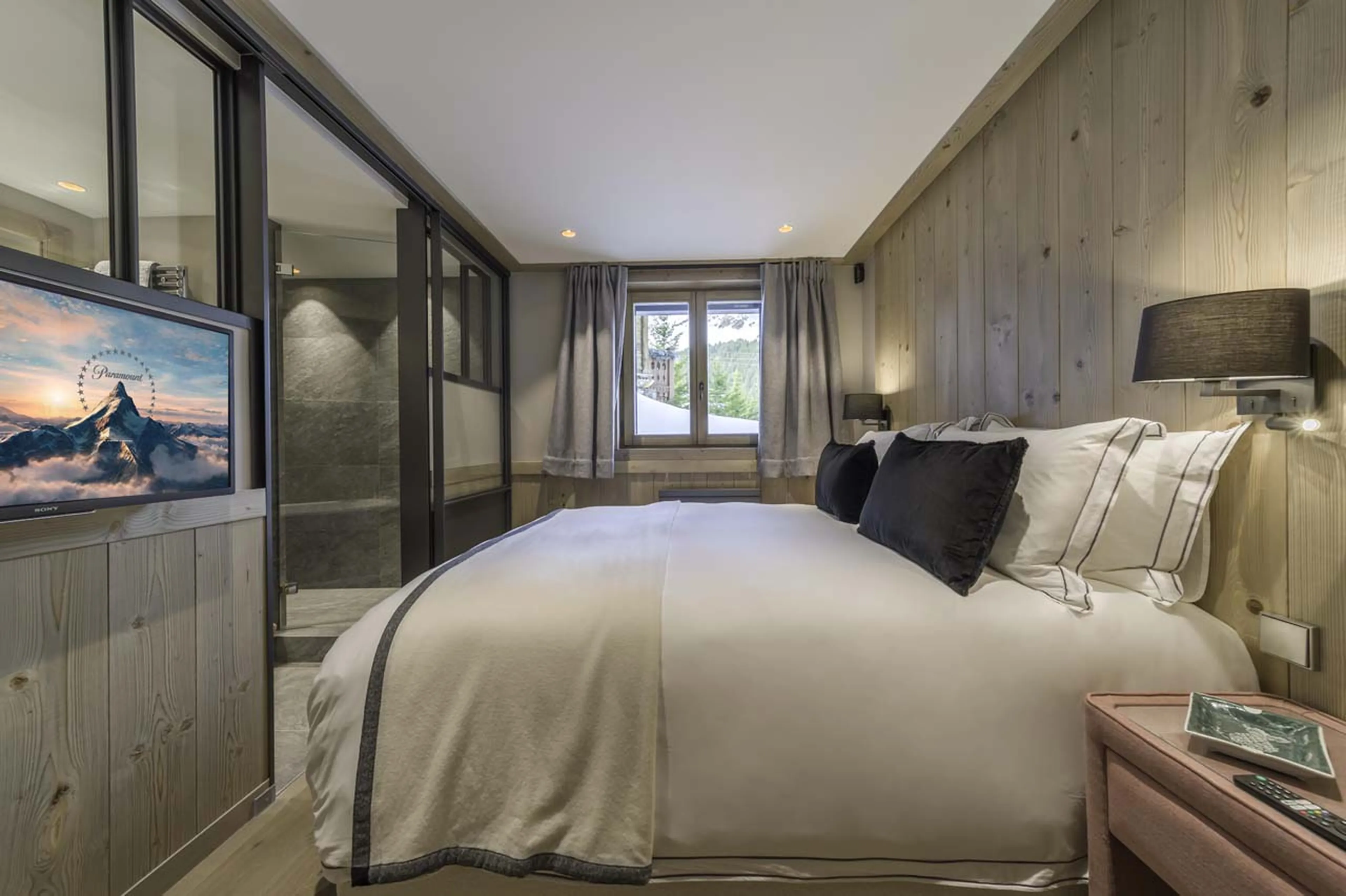 Double bedroom in Chalet Alpin, Courchevel 1850