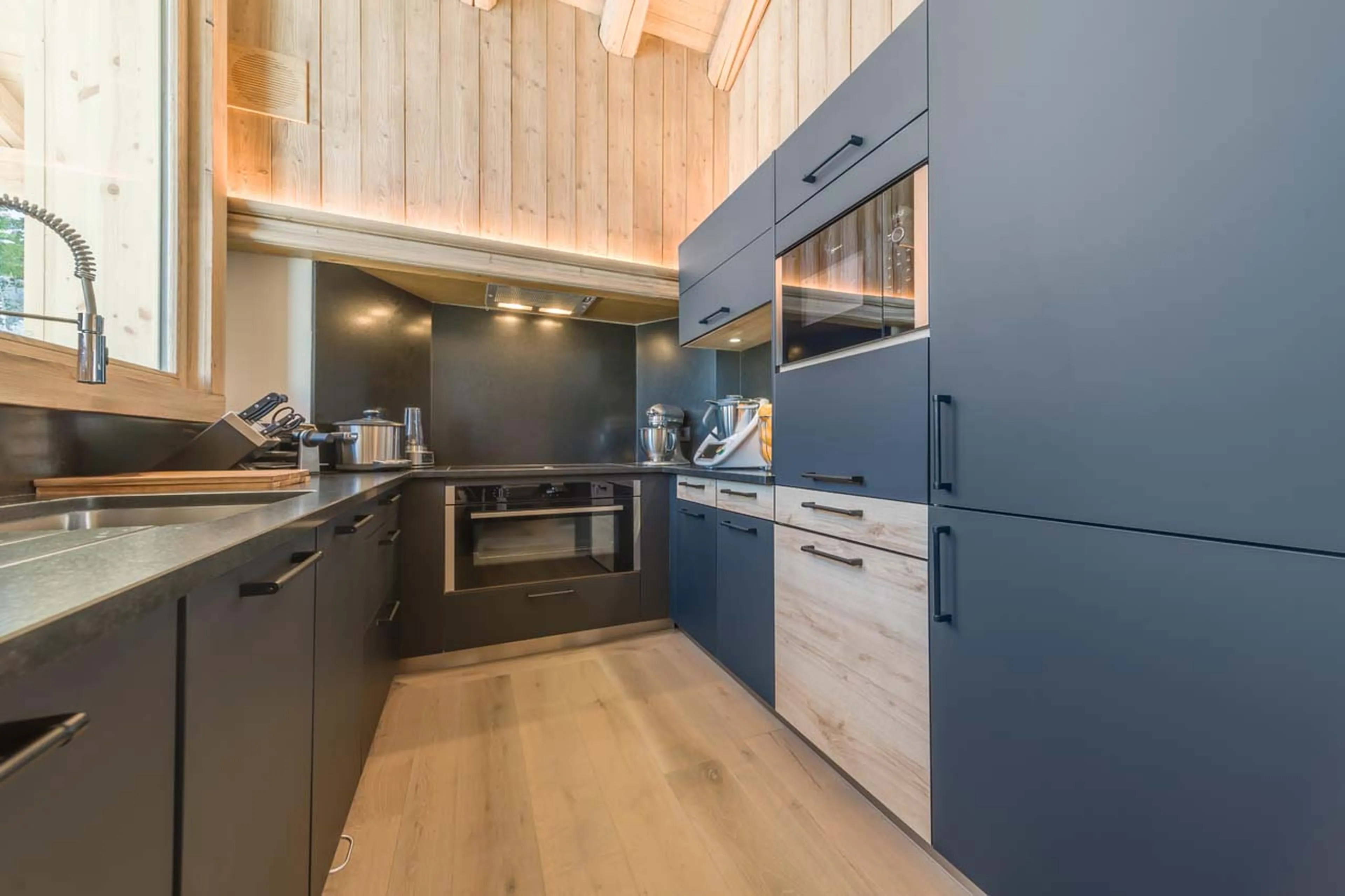 Kitchen in Chalet Alpin, Courchevel 1850