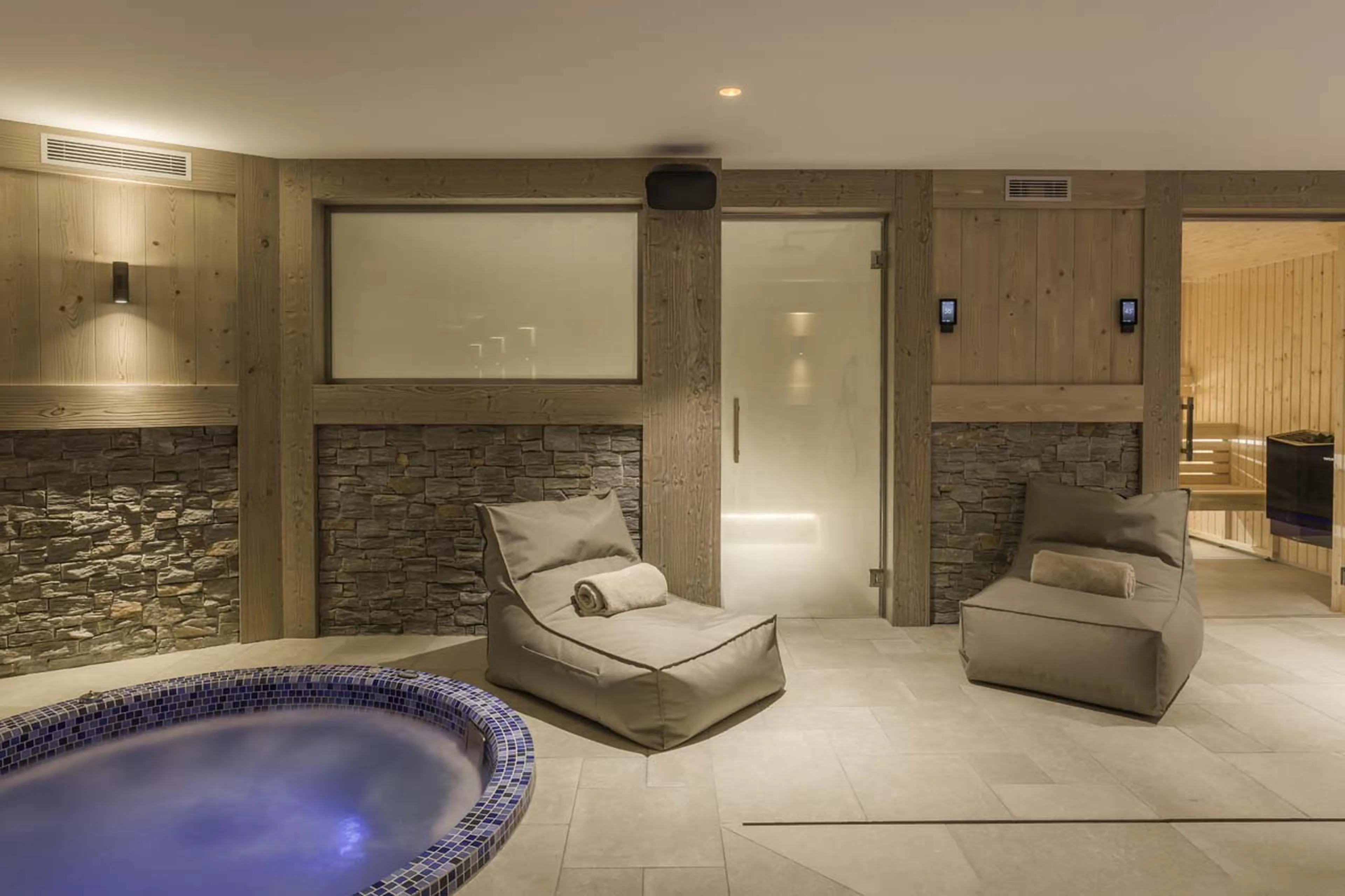 Hot tub in spa in Chalet Alpin, Courchevel 1850