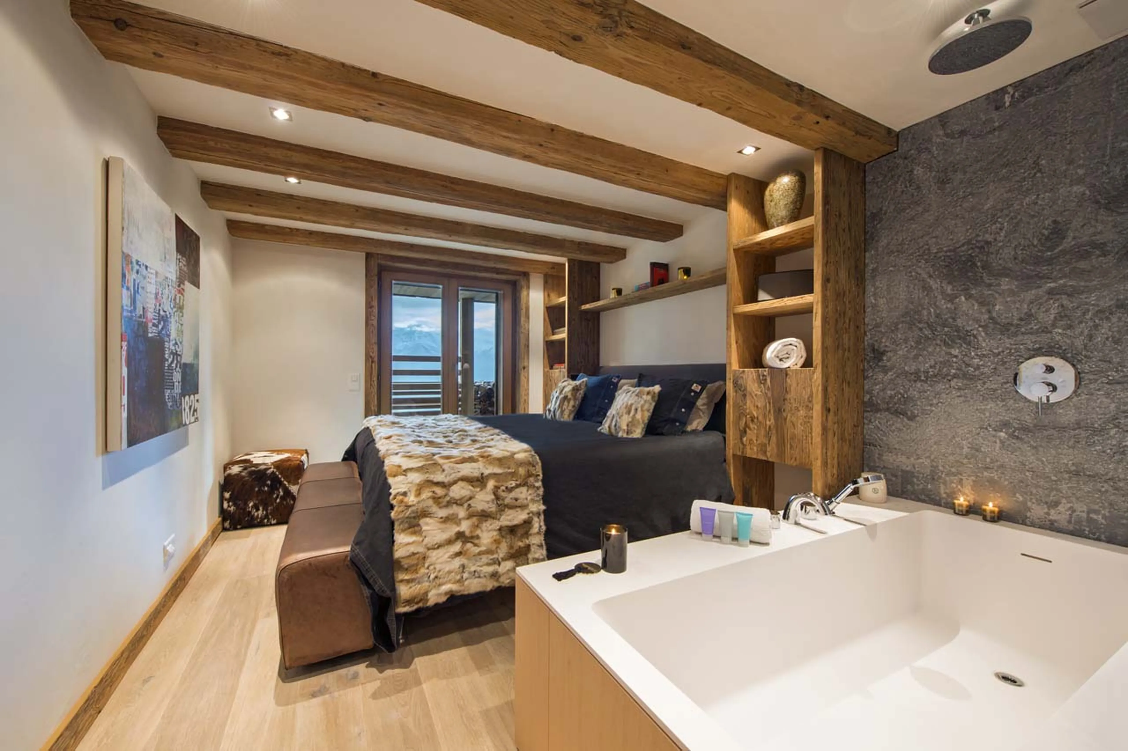 Bath tub in master bedroom of Chalet Alpine Roc in Verbier
