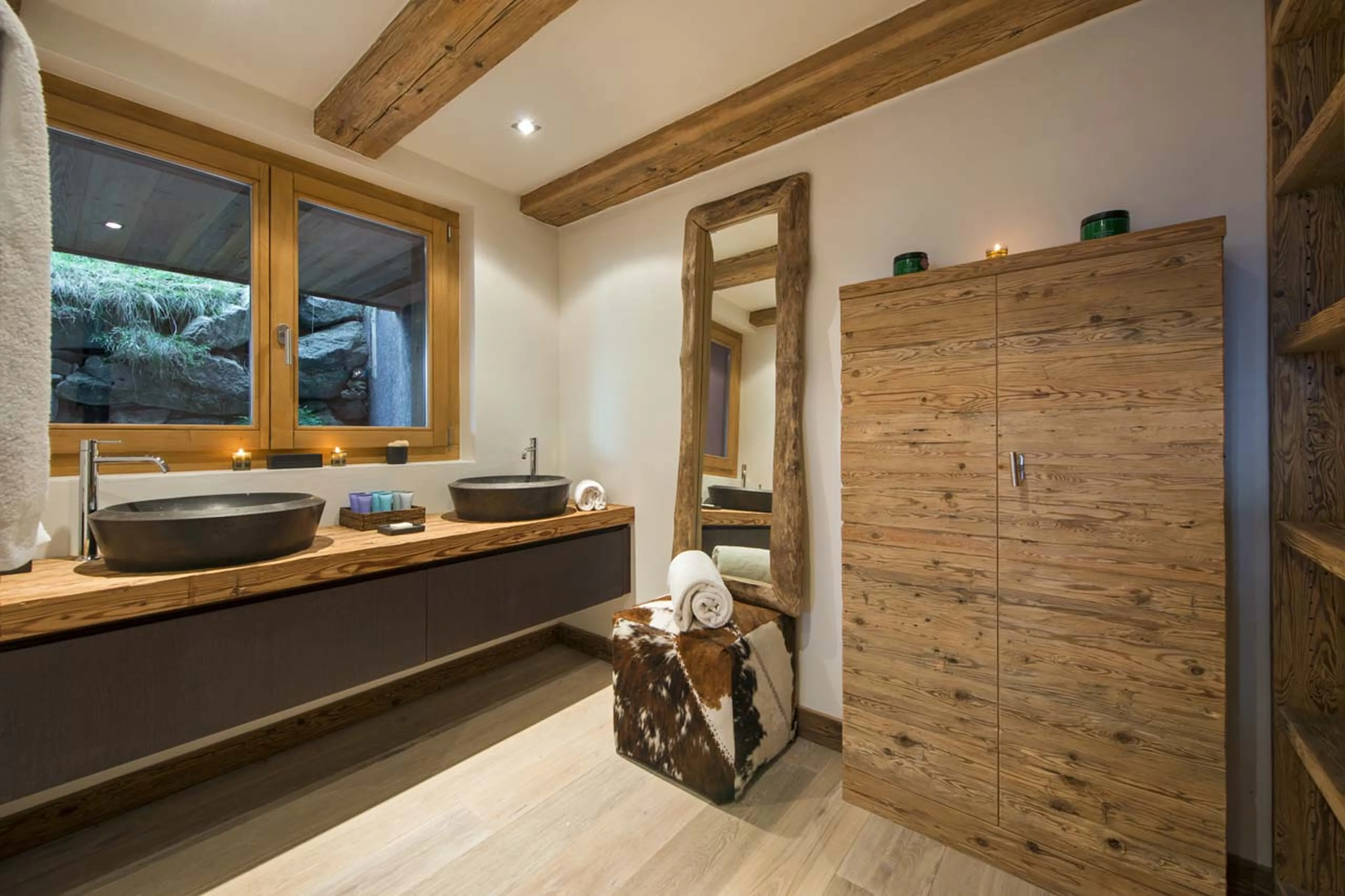 Dressing area in Chalet Alpine Roc in Verbier