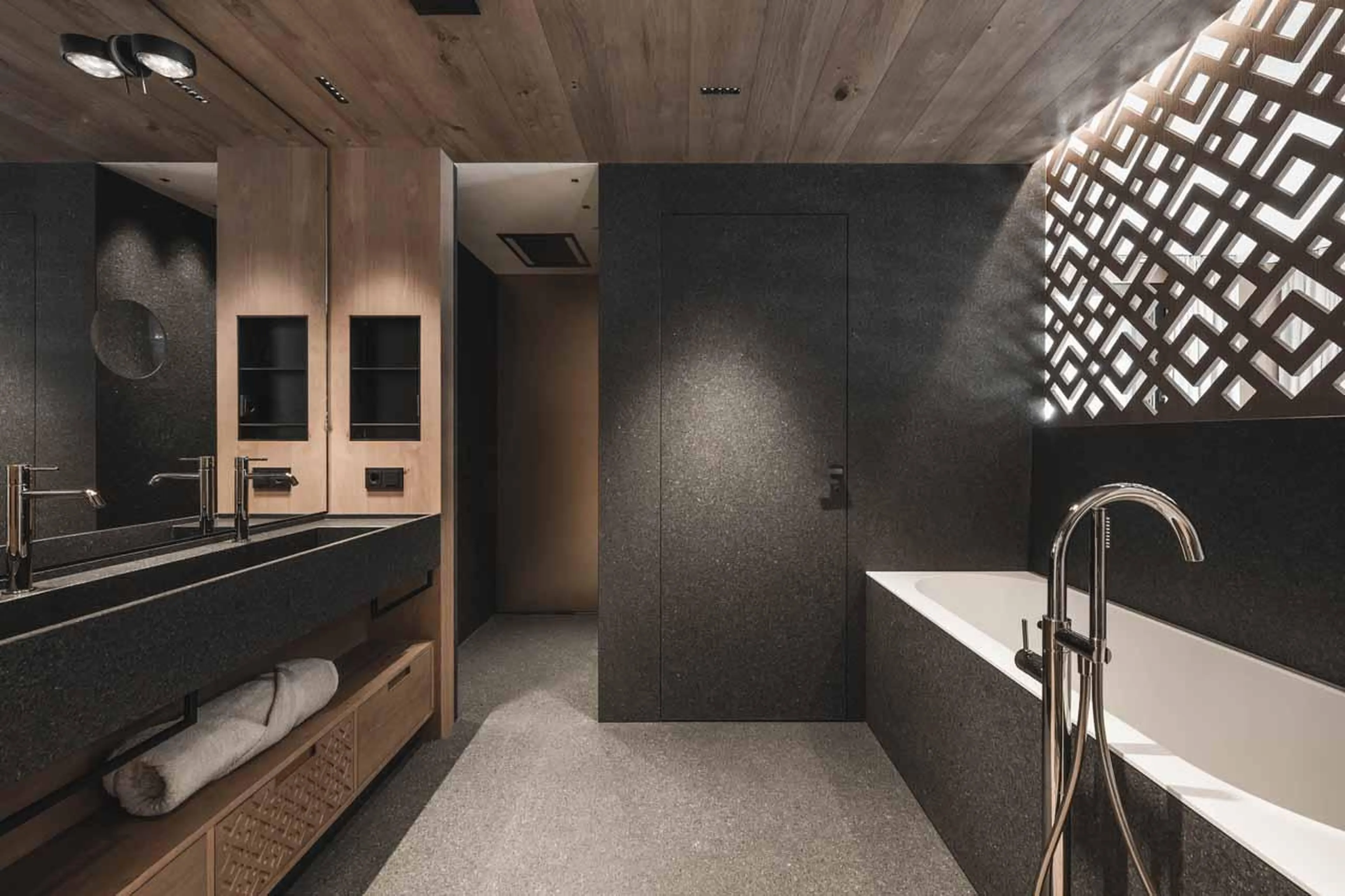 Bathroom one with bathtub & shower at Chalet Alpurio in Val Gardena