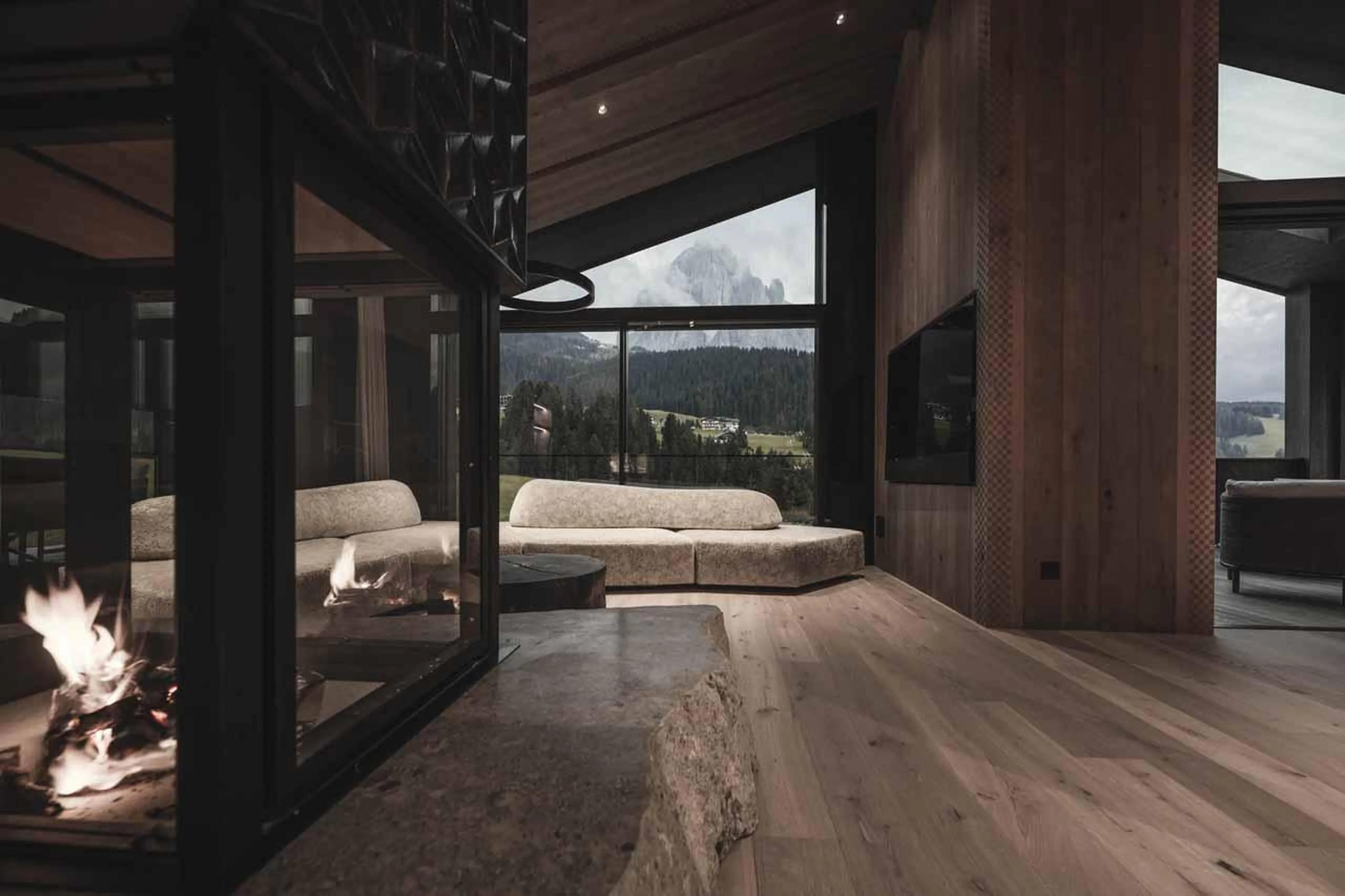 Central fireplace at Chalet Alpurio in Val Gardena