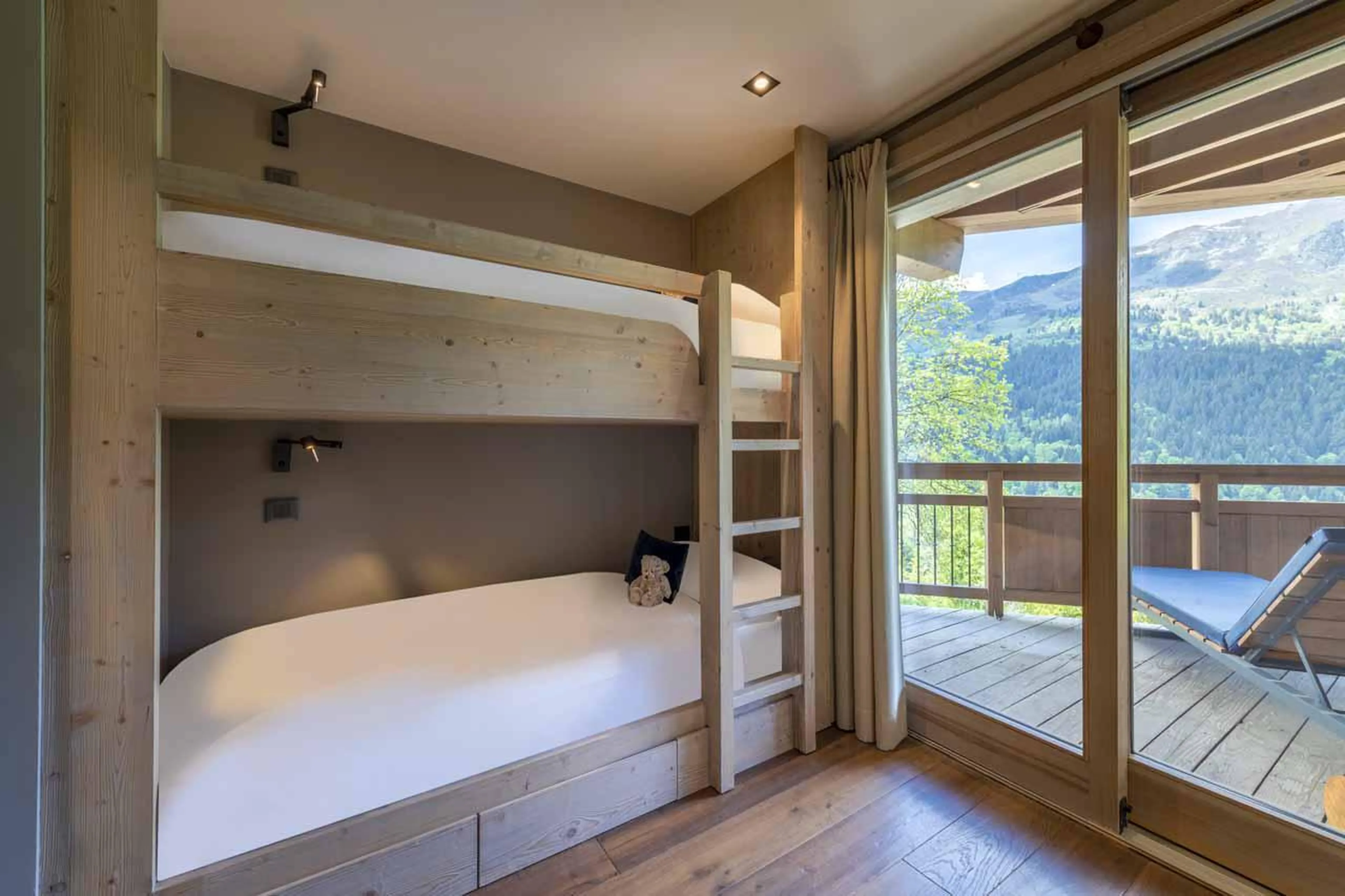Bunk bedroom at Chalet Altius in Meribel