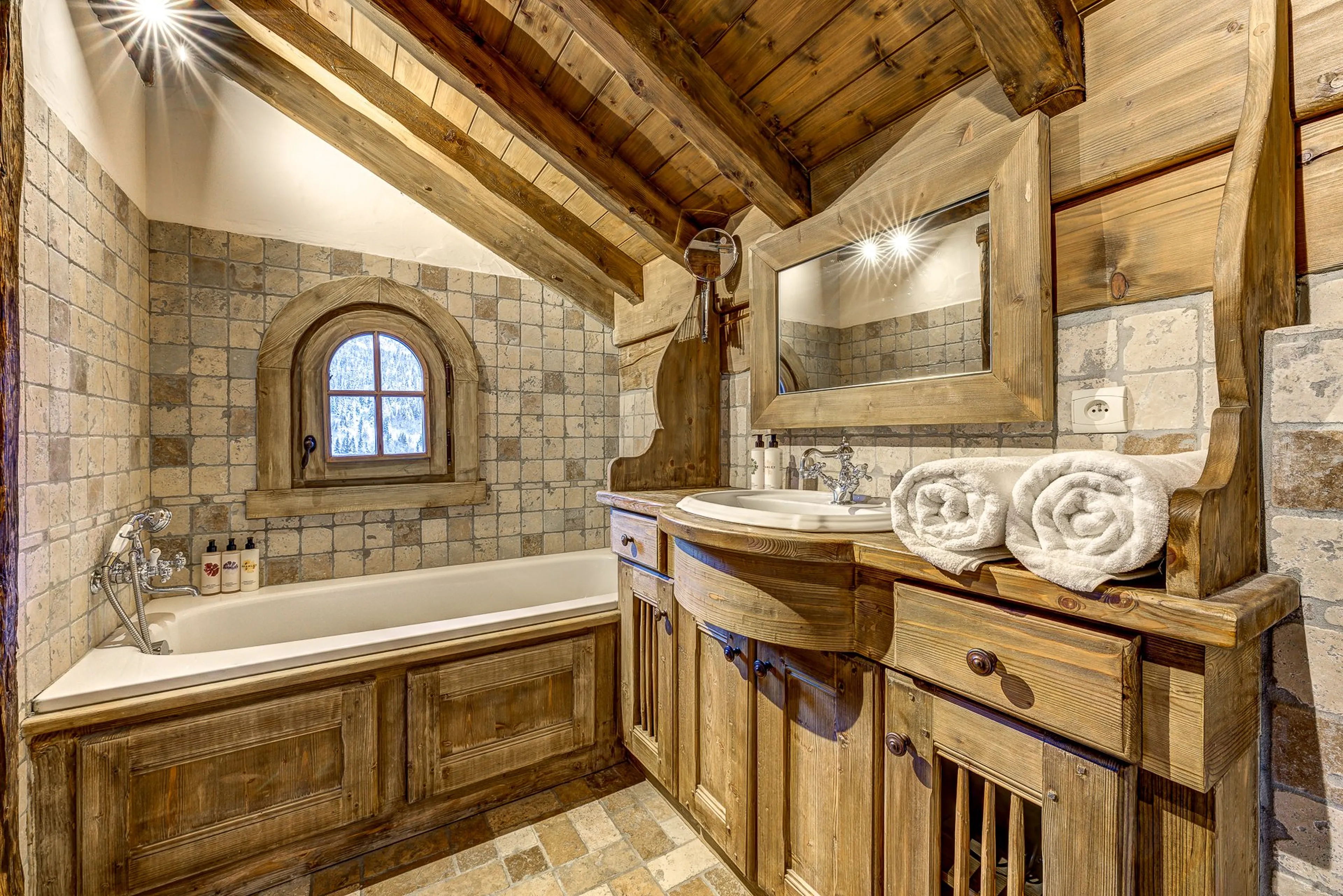 Bathroom five at Chalet Amarena in Meribel