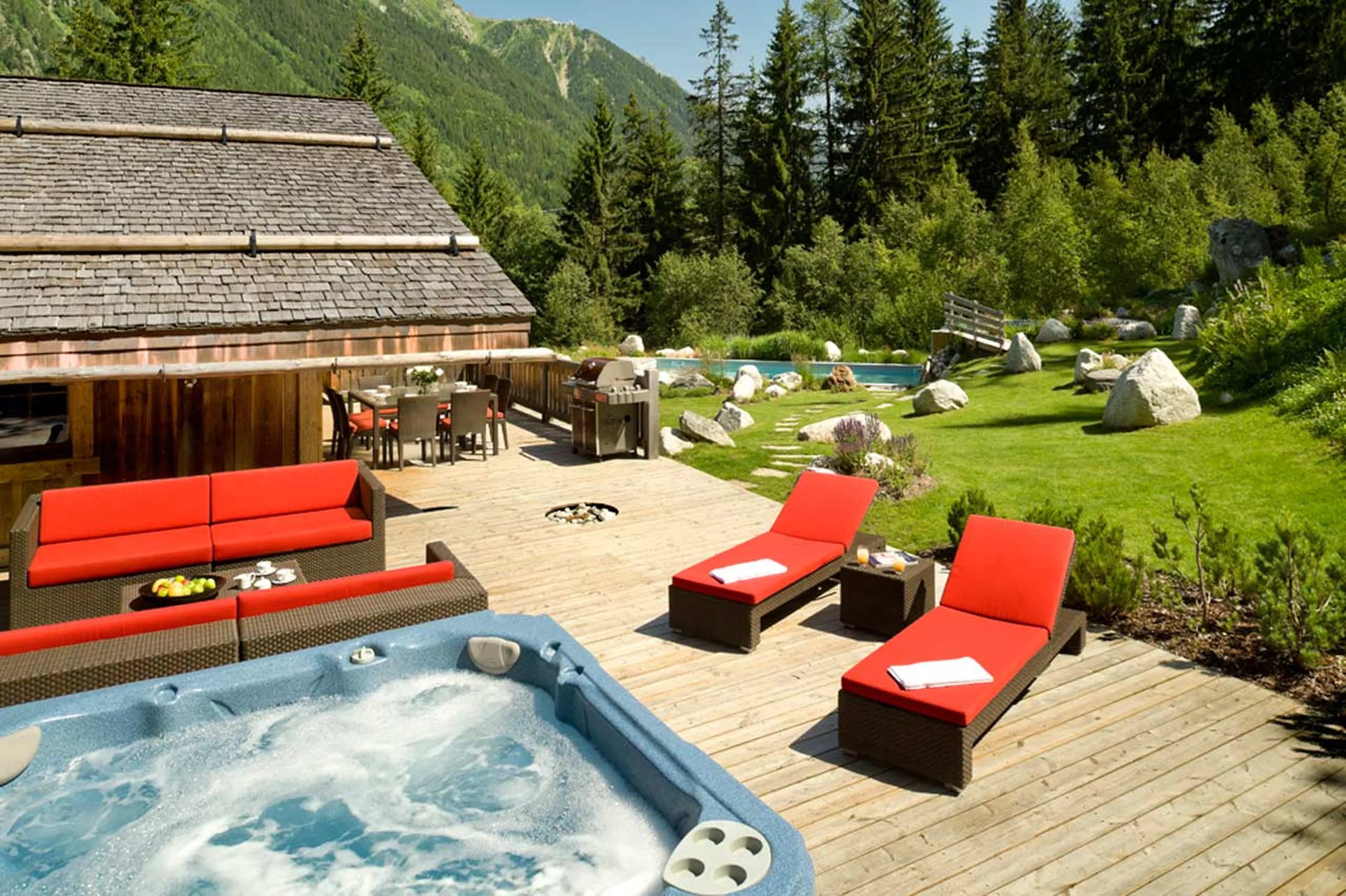 Outdoor hot tub at Chalet Amazon Creek in Chamonix