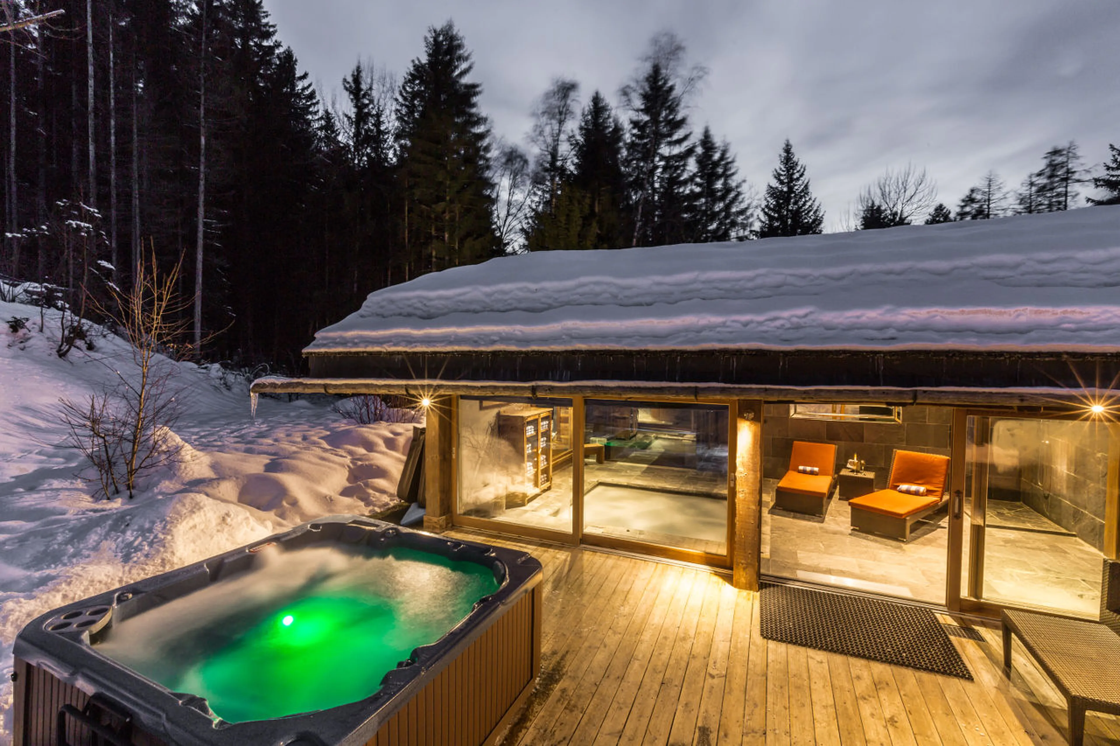 Outdoor hot tub at Chalet Amazon Creek in Chamonix