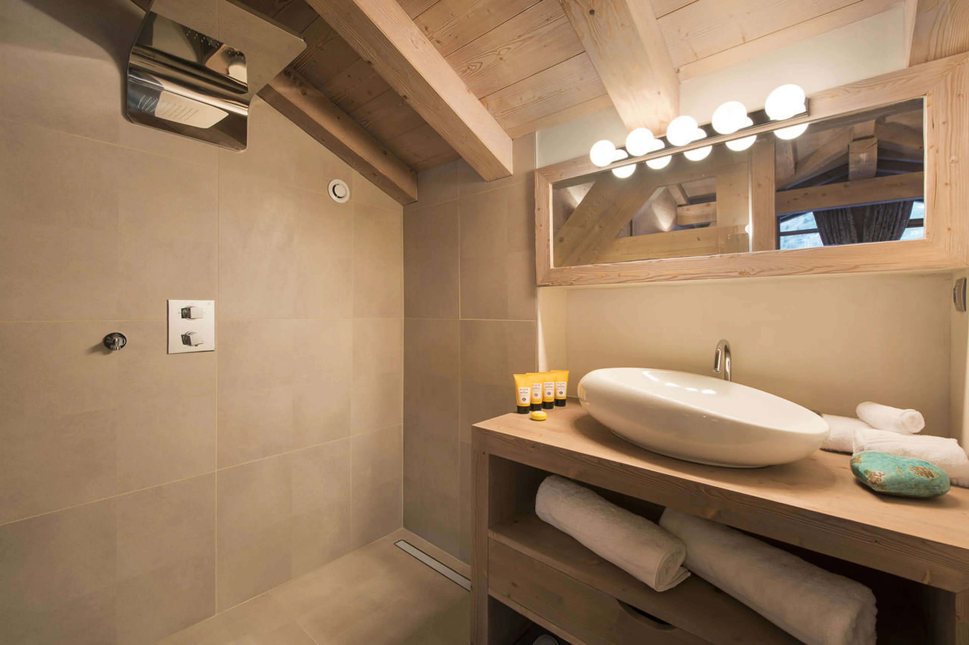 Bathroom one at Chalet Ambre in Tignes Le lac