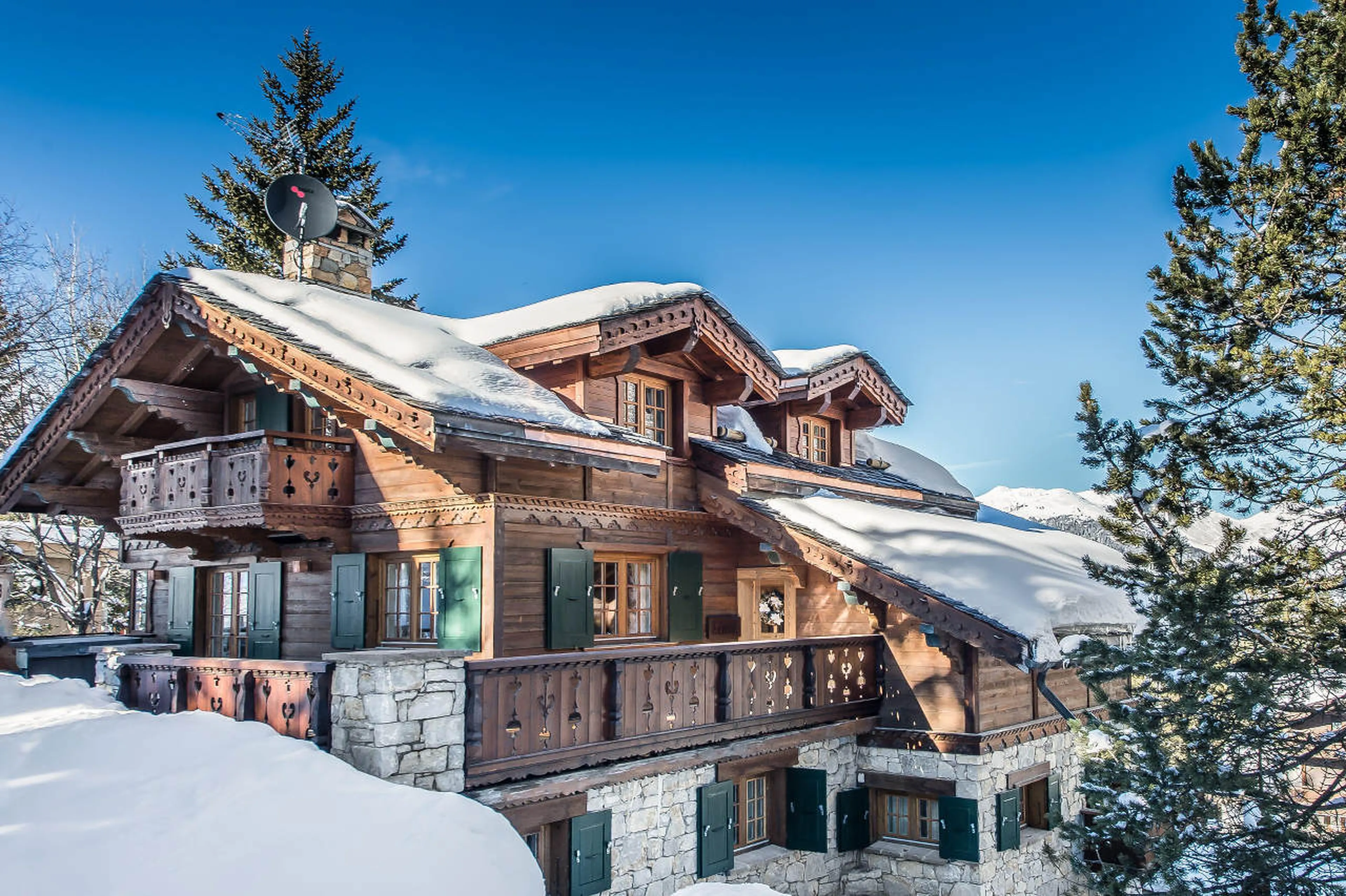 Exterior of ski-in/ski-out Chalet Amnesia in Courchevel 1650