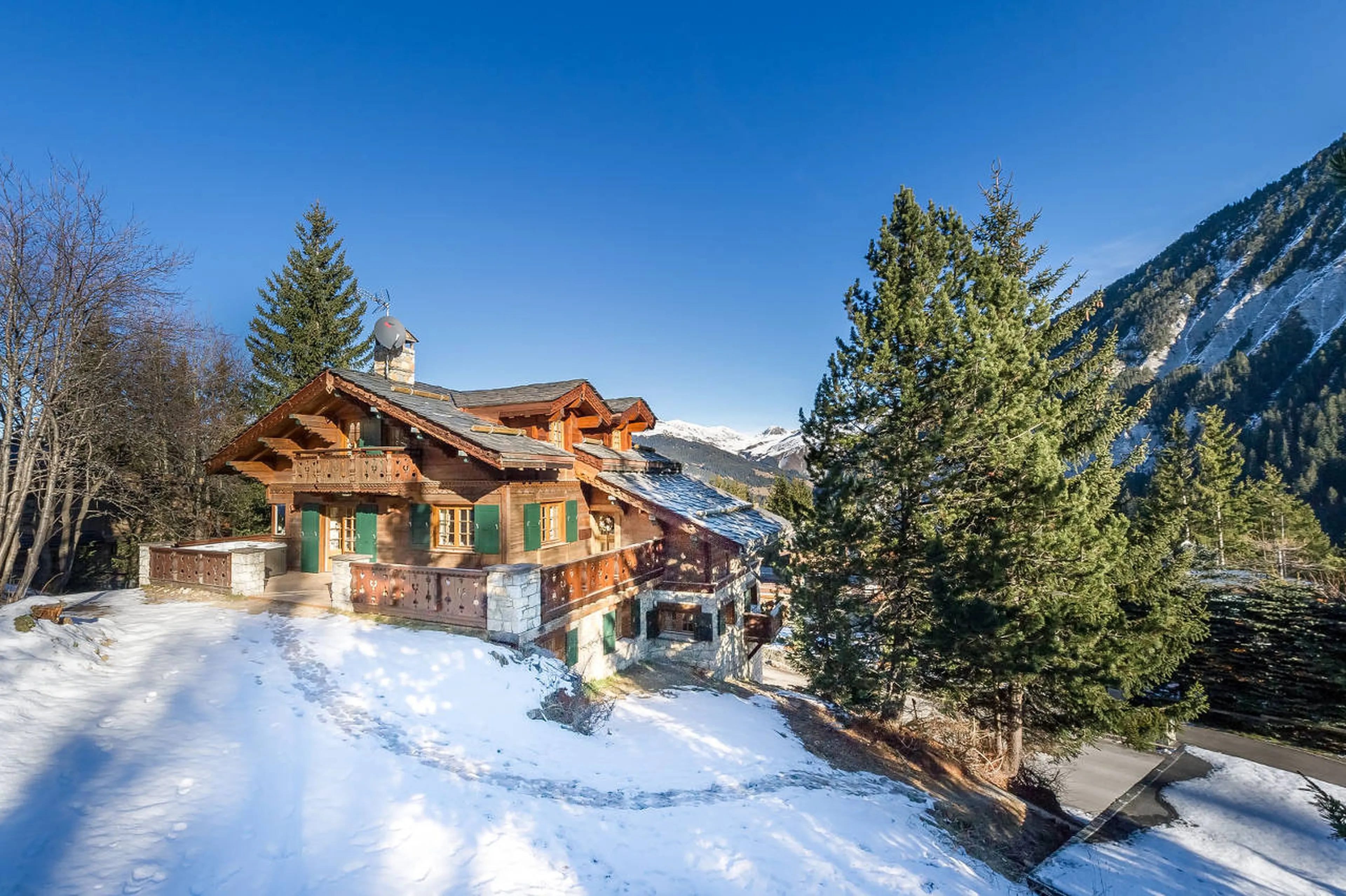 Attractive and fashionably designed Chalet Amnesia in Courchevel 1650