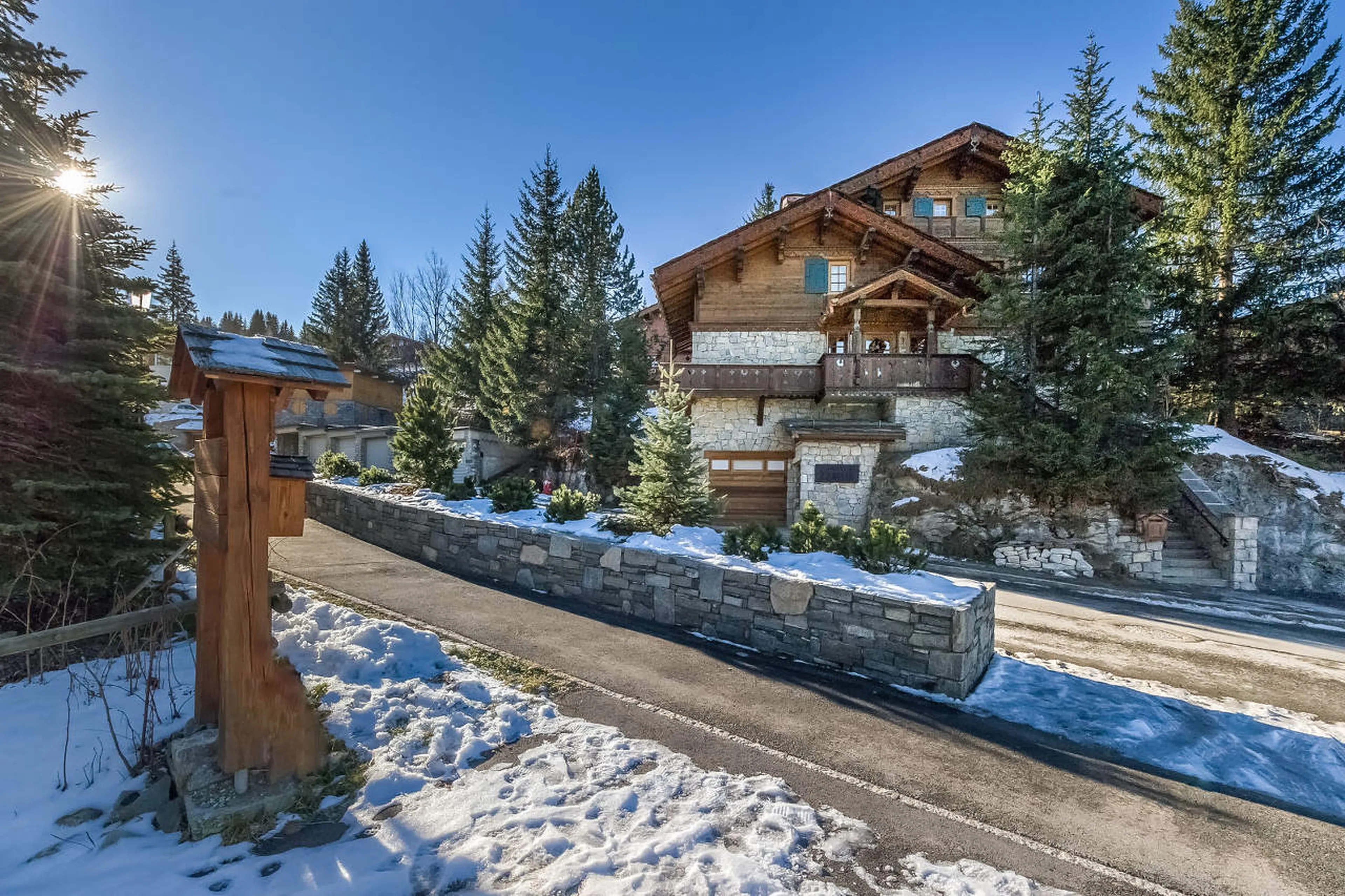 Chalet Amnesia in Courchevel 1650 is conveniently located near town centre