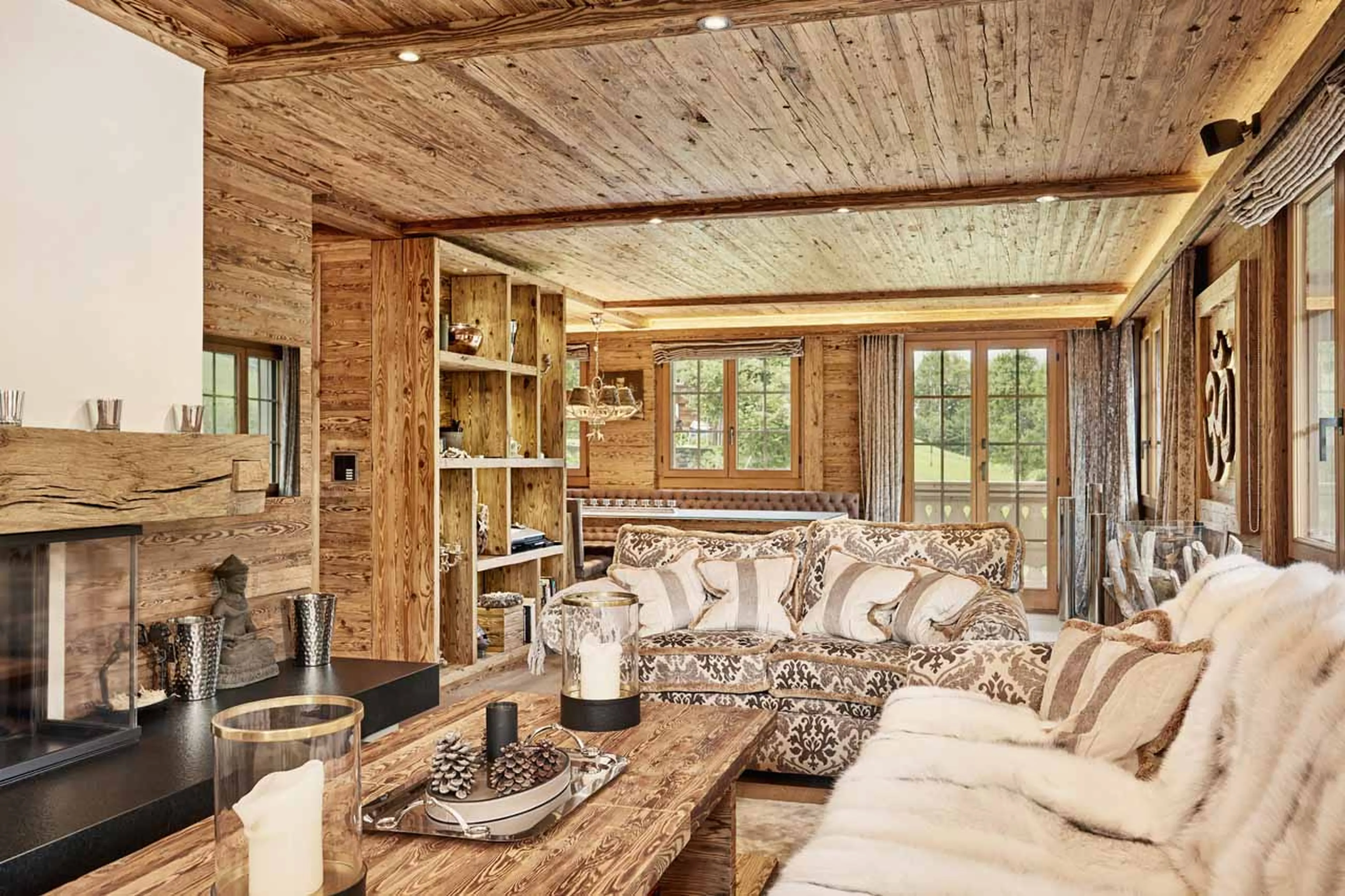 Seating area in living room of Chalet Amorica in Gstaad