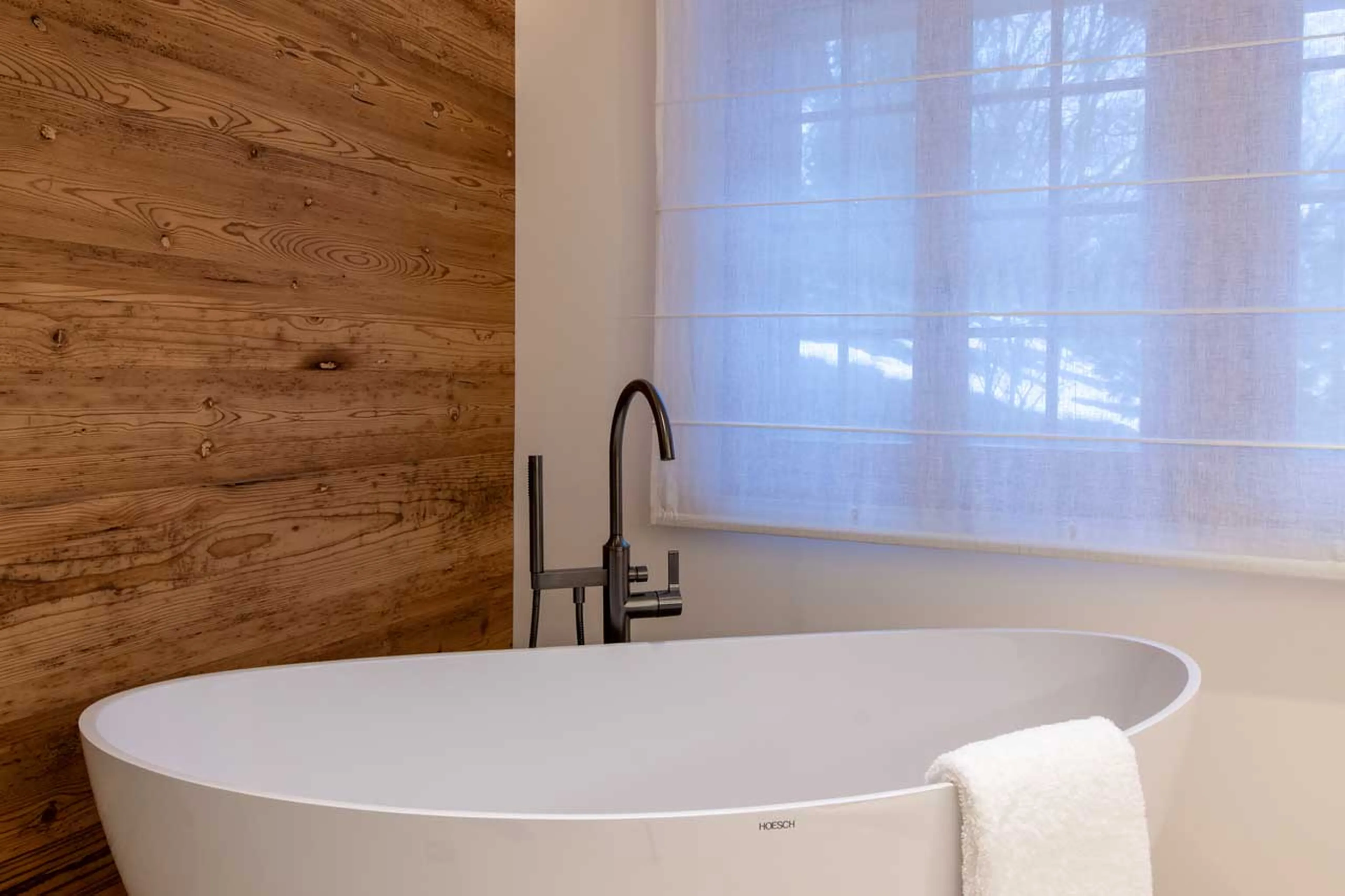 Bedroom 2 en-suite bath at Chalet Andra in Grindelwald