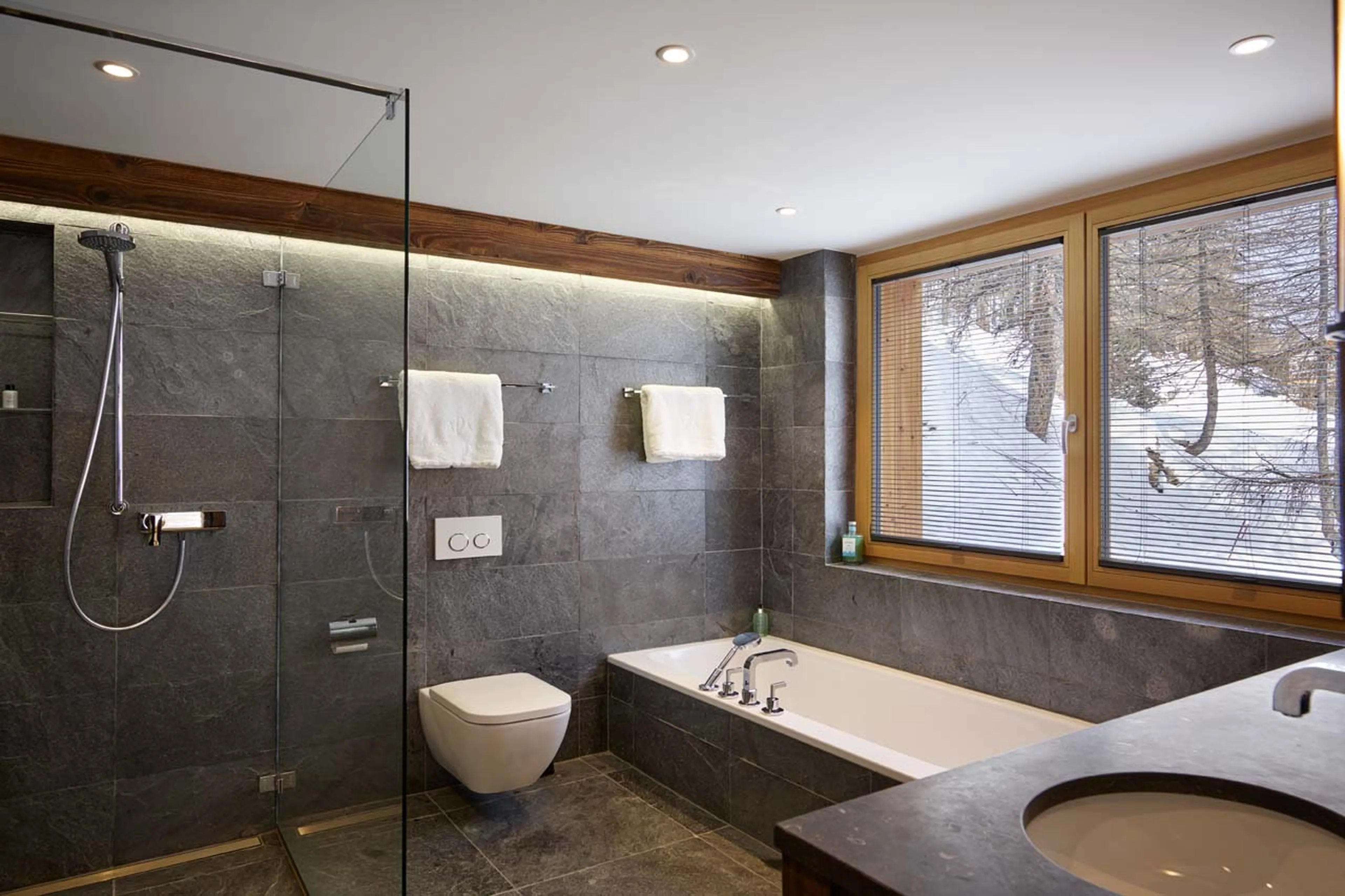 En-suite bathroom at Chalet Annapurna in Saas Fee