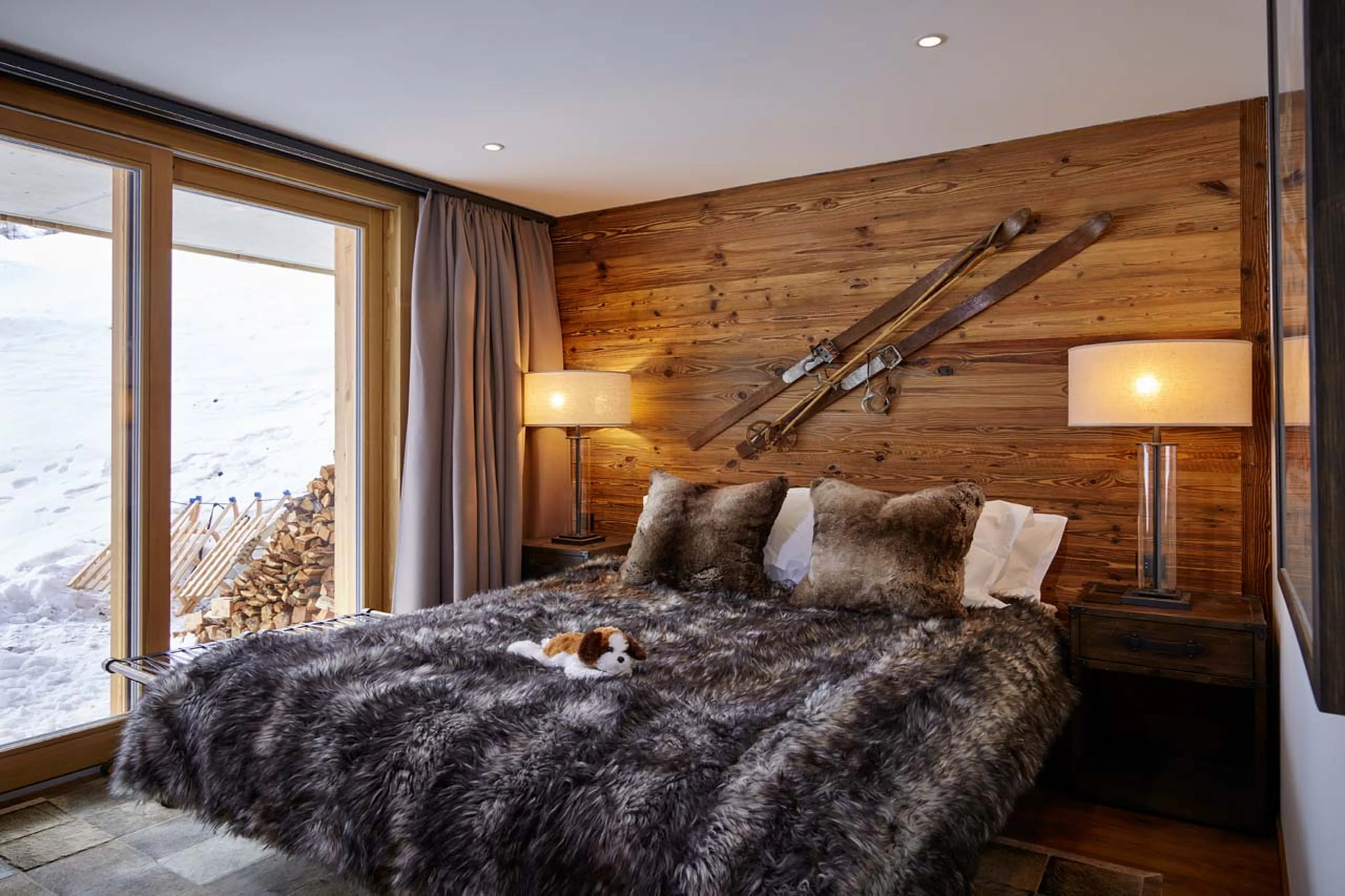 Bedroom six at Chalet Annapurna in Saas Fee