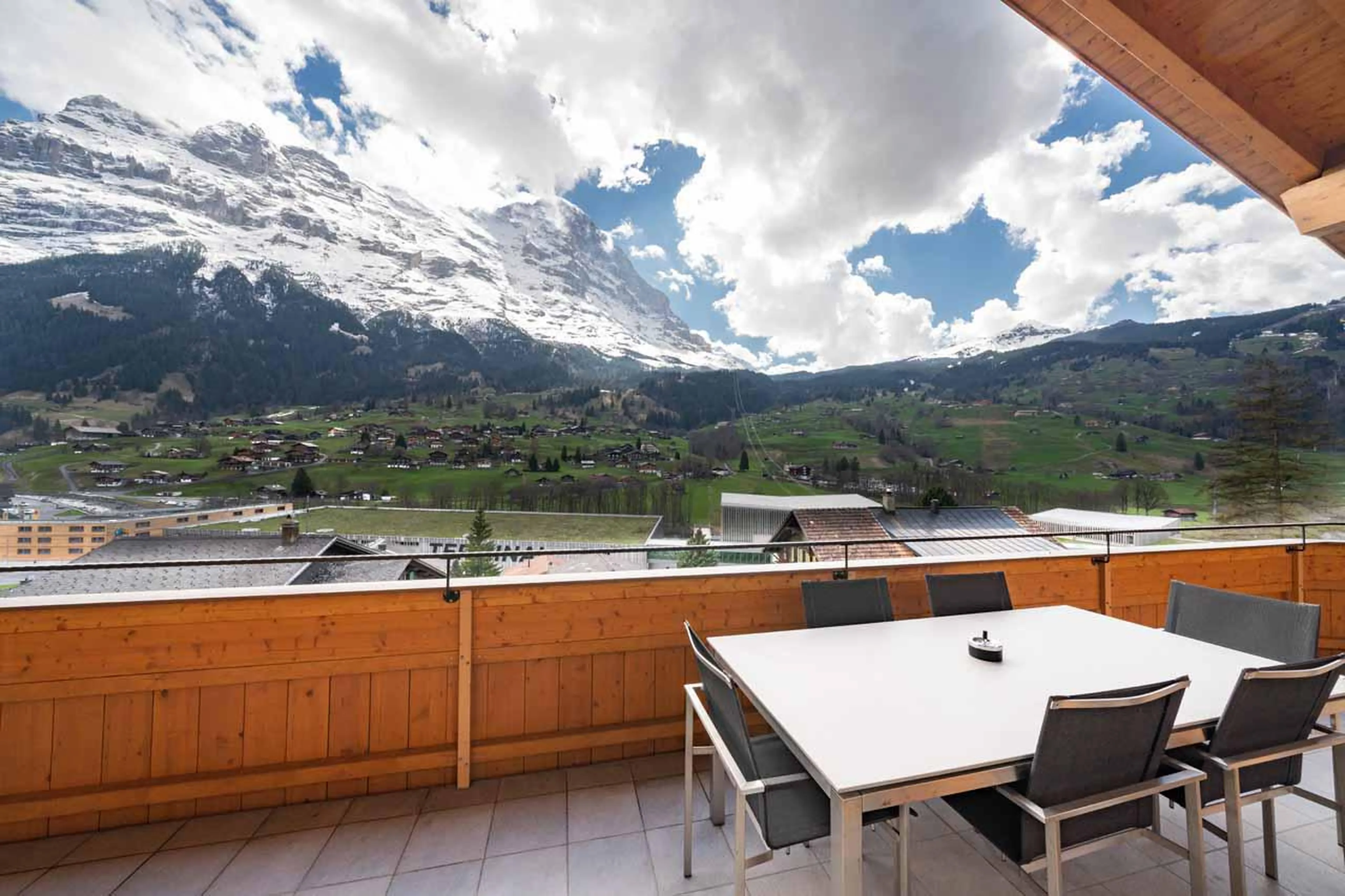 Balcony with seating overlooking picturesque mountain views at Apartment Antara in Grindelwald