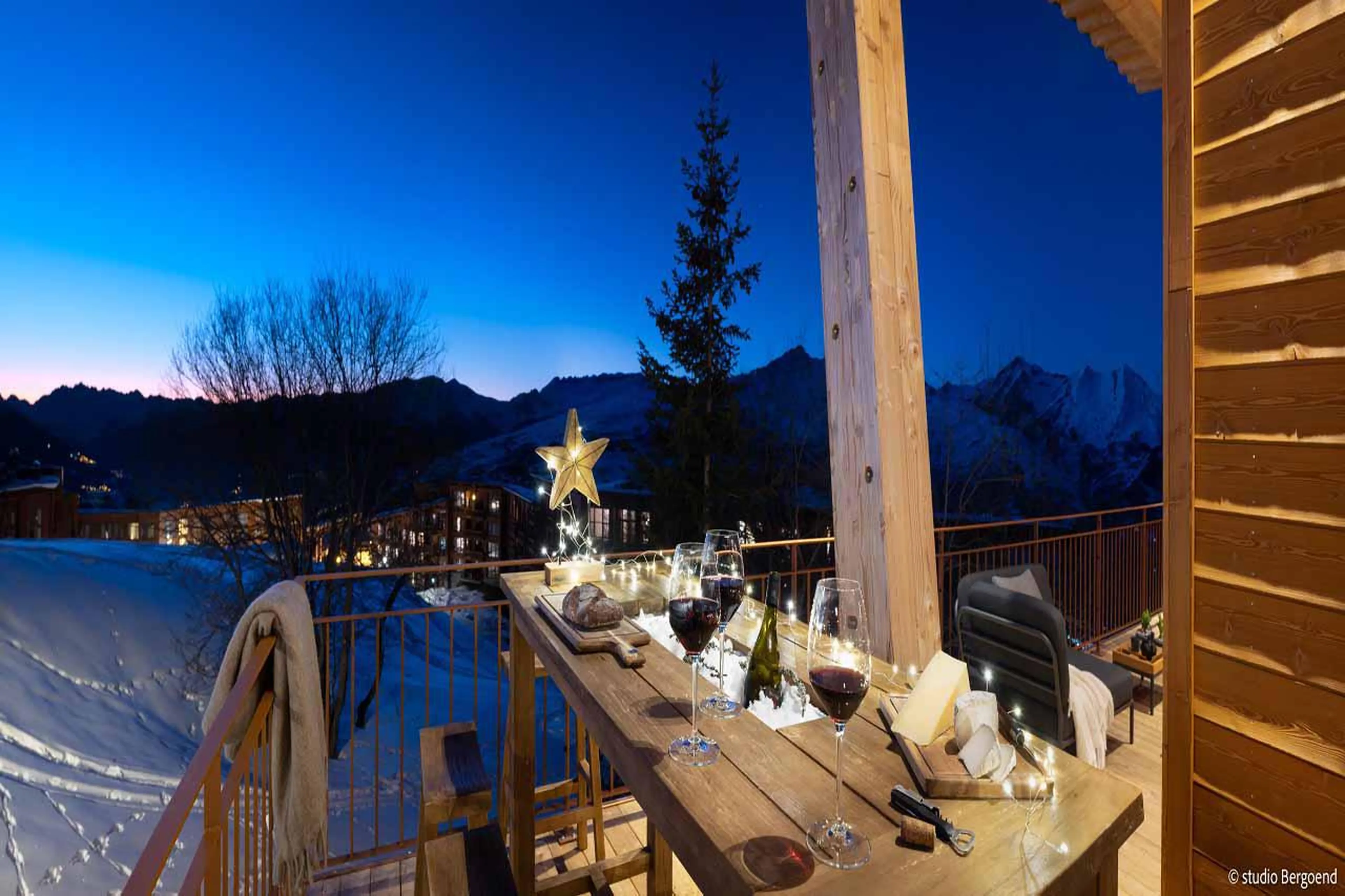 Al fresco dining at Chalet Arc 1838 - Mille 8 in Les Arcs