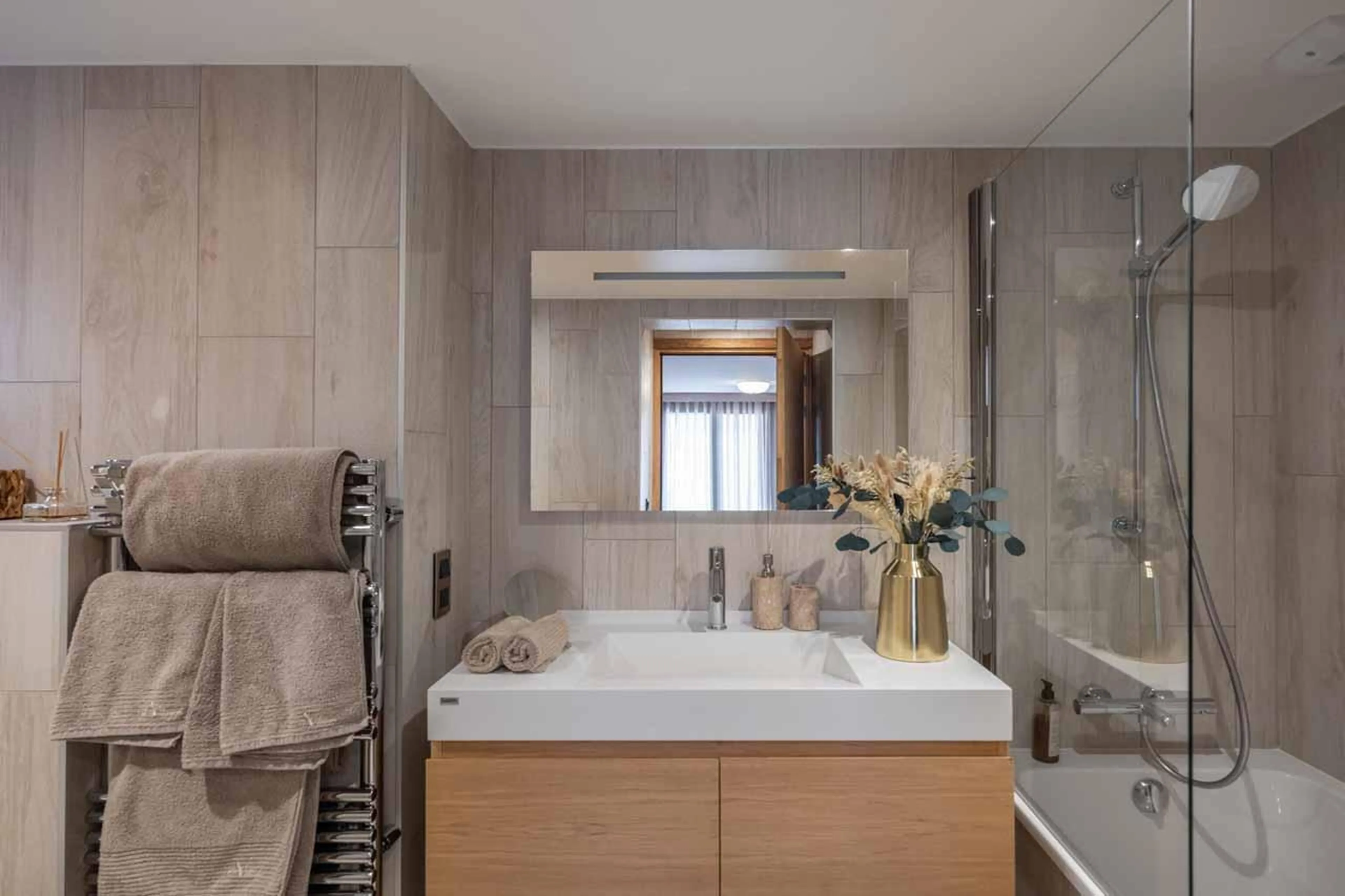 En-suite bathroom in Chalet Arpont, Courchevel 1650