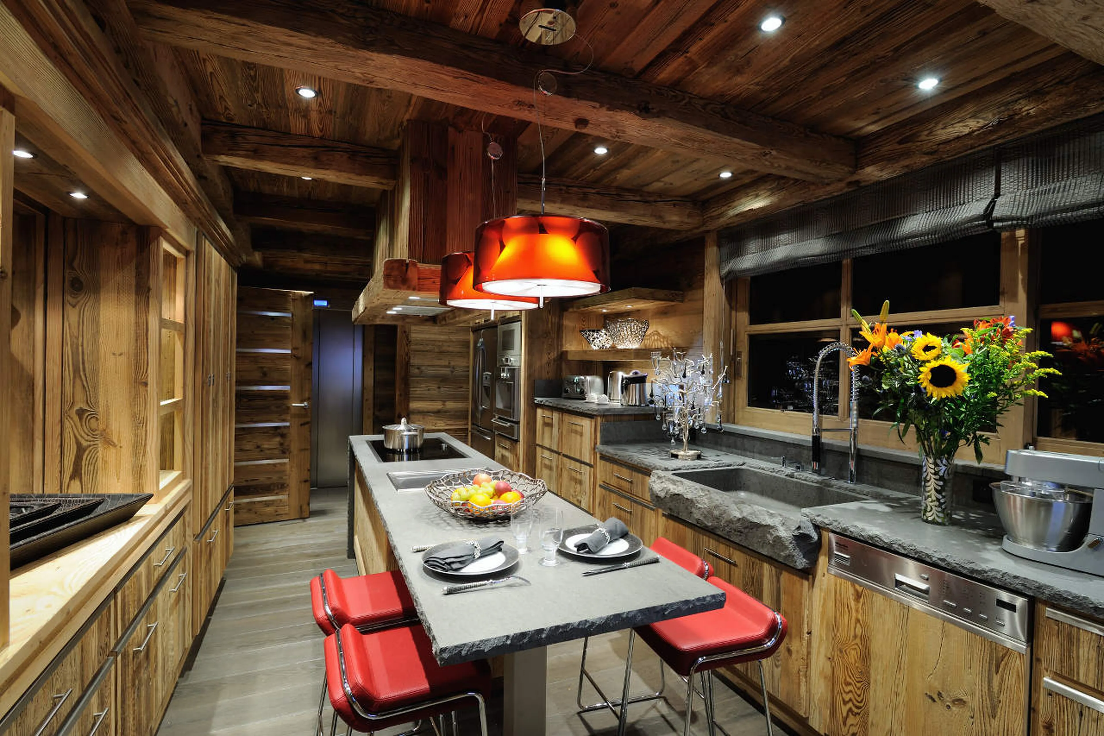 Fully equipped kitchen of Chalet Art in Courchevel 1850