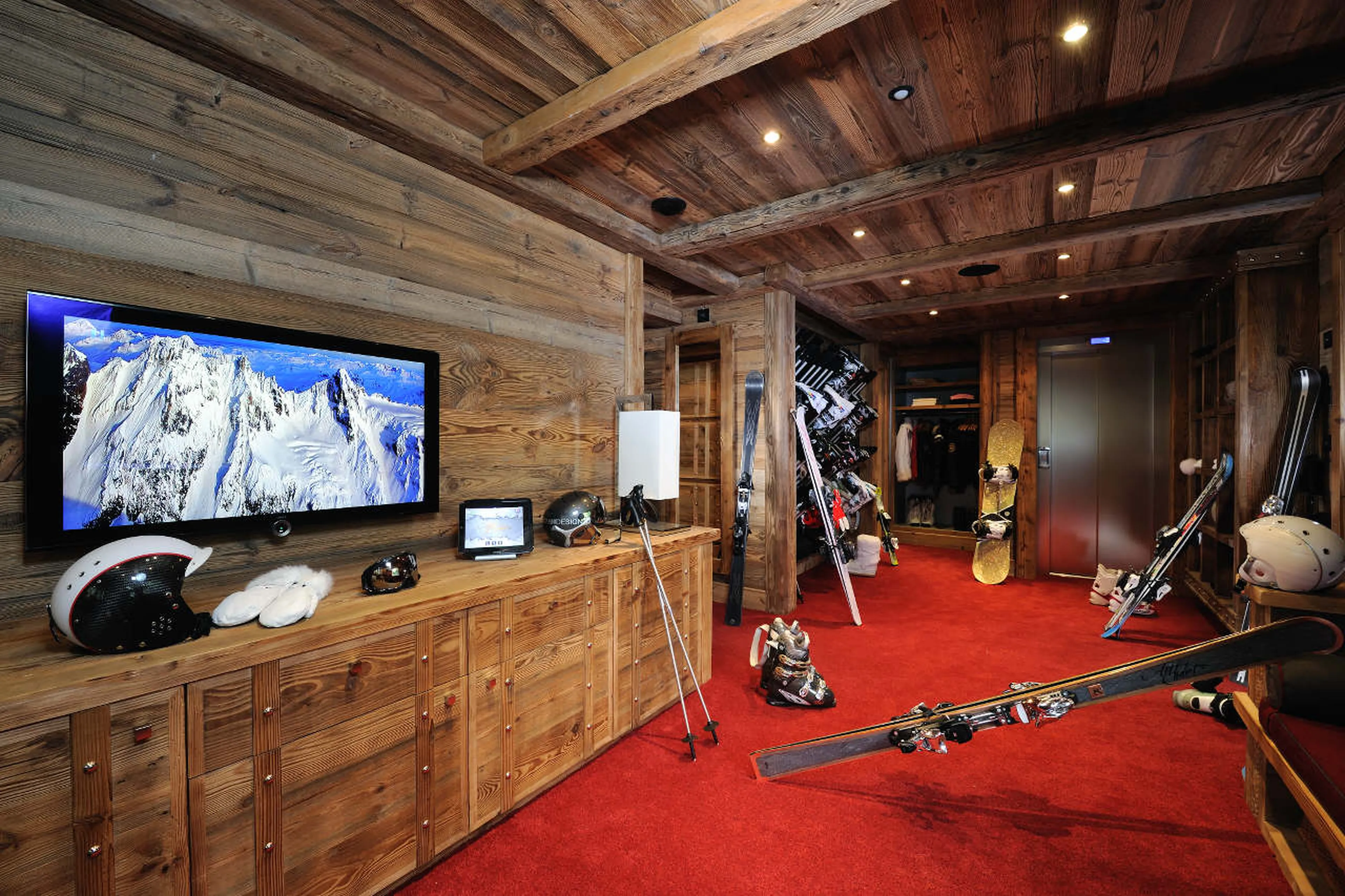 Ski room with all facilities in Chalet Art in Courchevel 1850