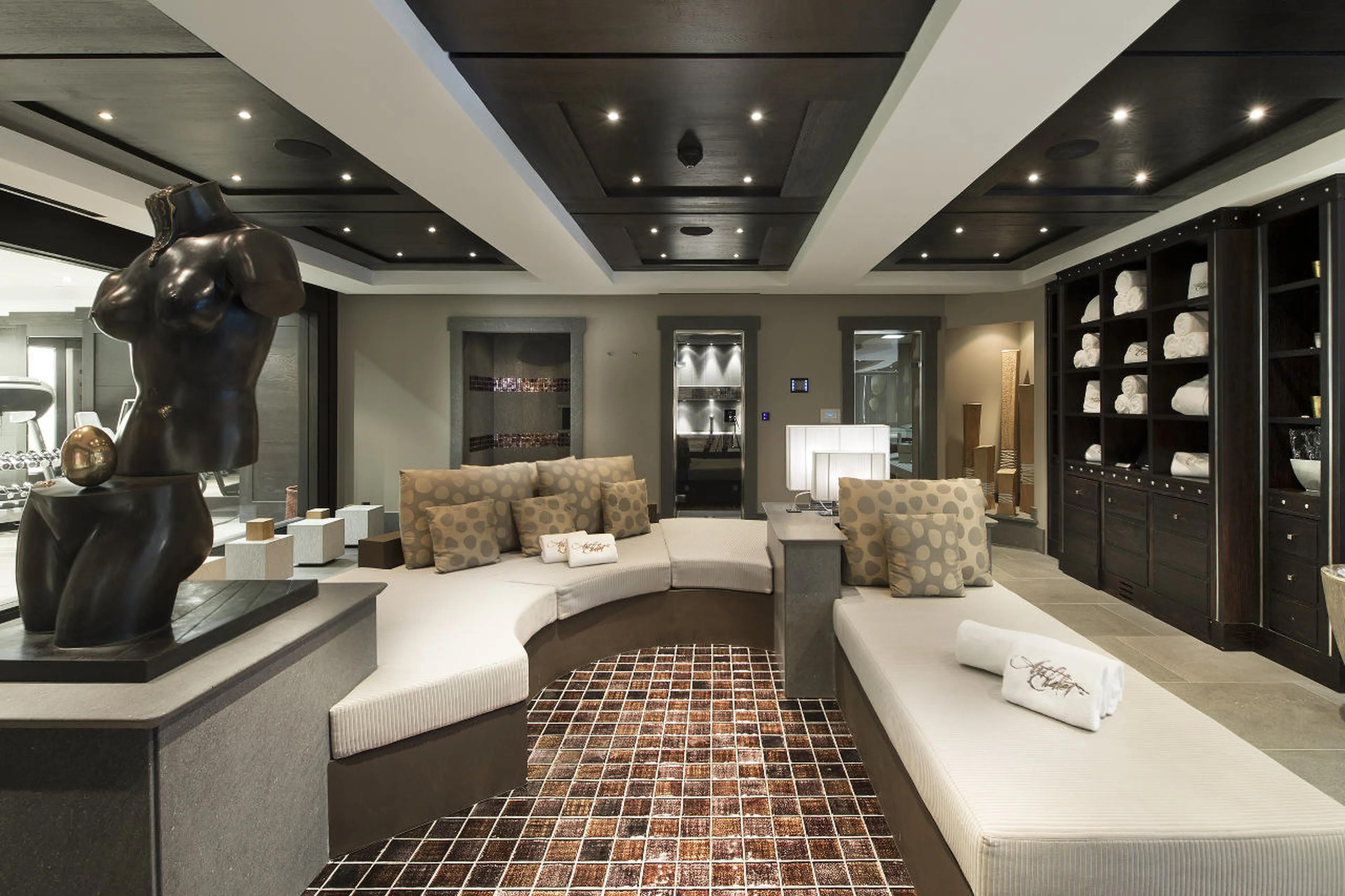 Spa area with hammam, shower and sauna in Chalet Art in Courchevel 1850