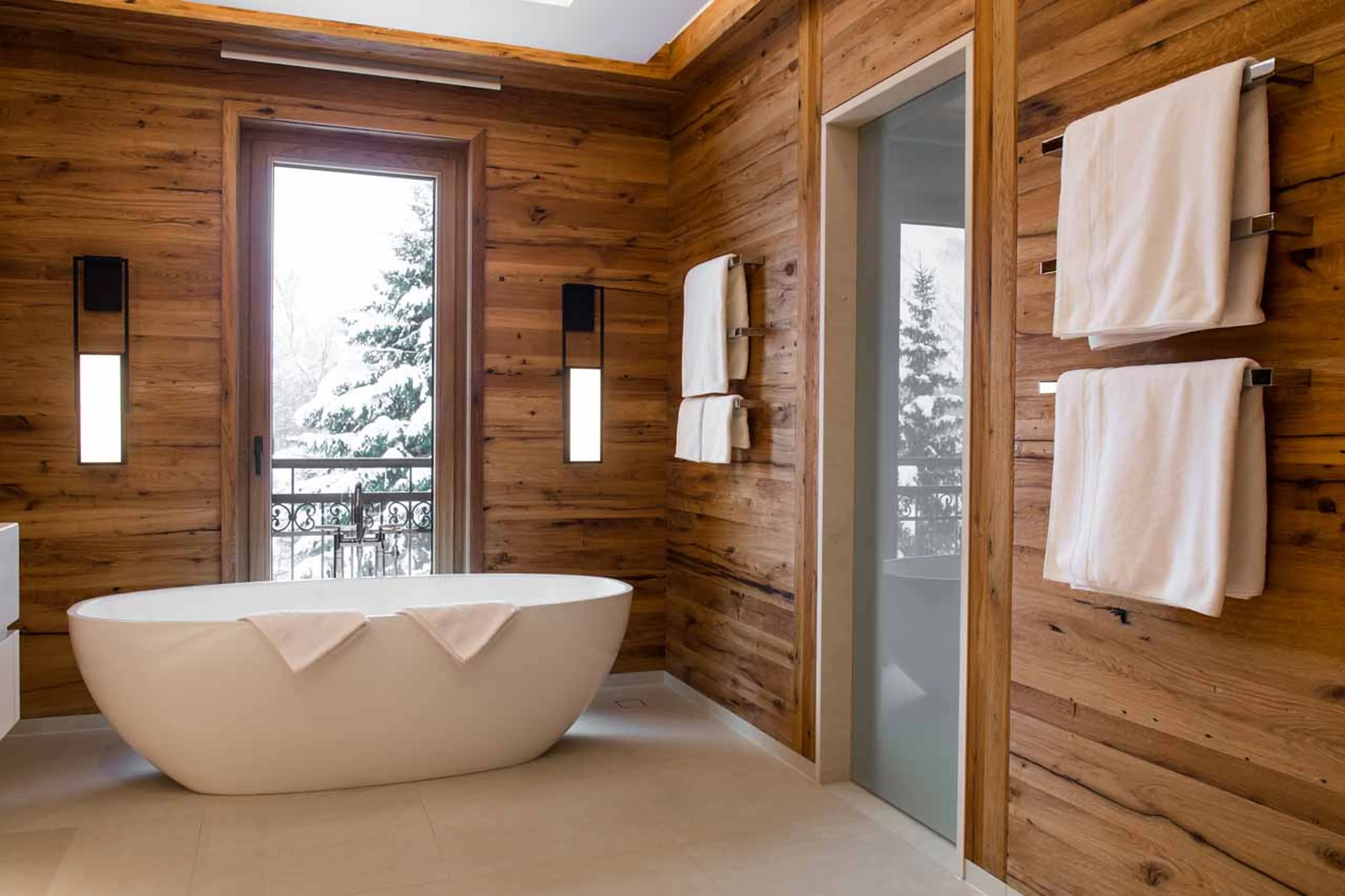 Free standing bath tub at Chalet Arula 1 in Lech