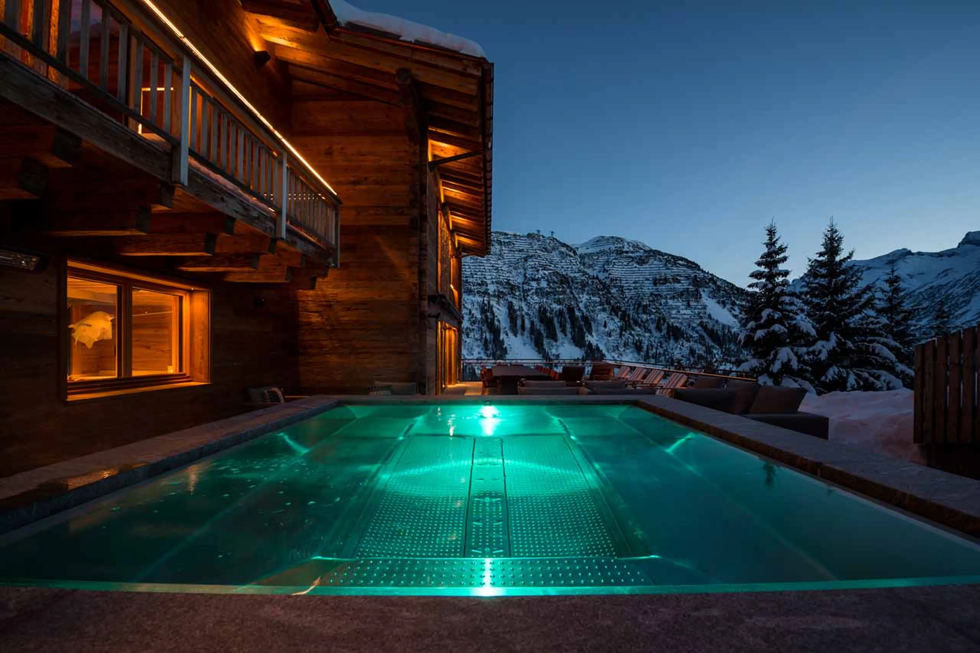 Outdoor hot tub at Chalet Arula 1 in Lech
