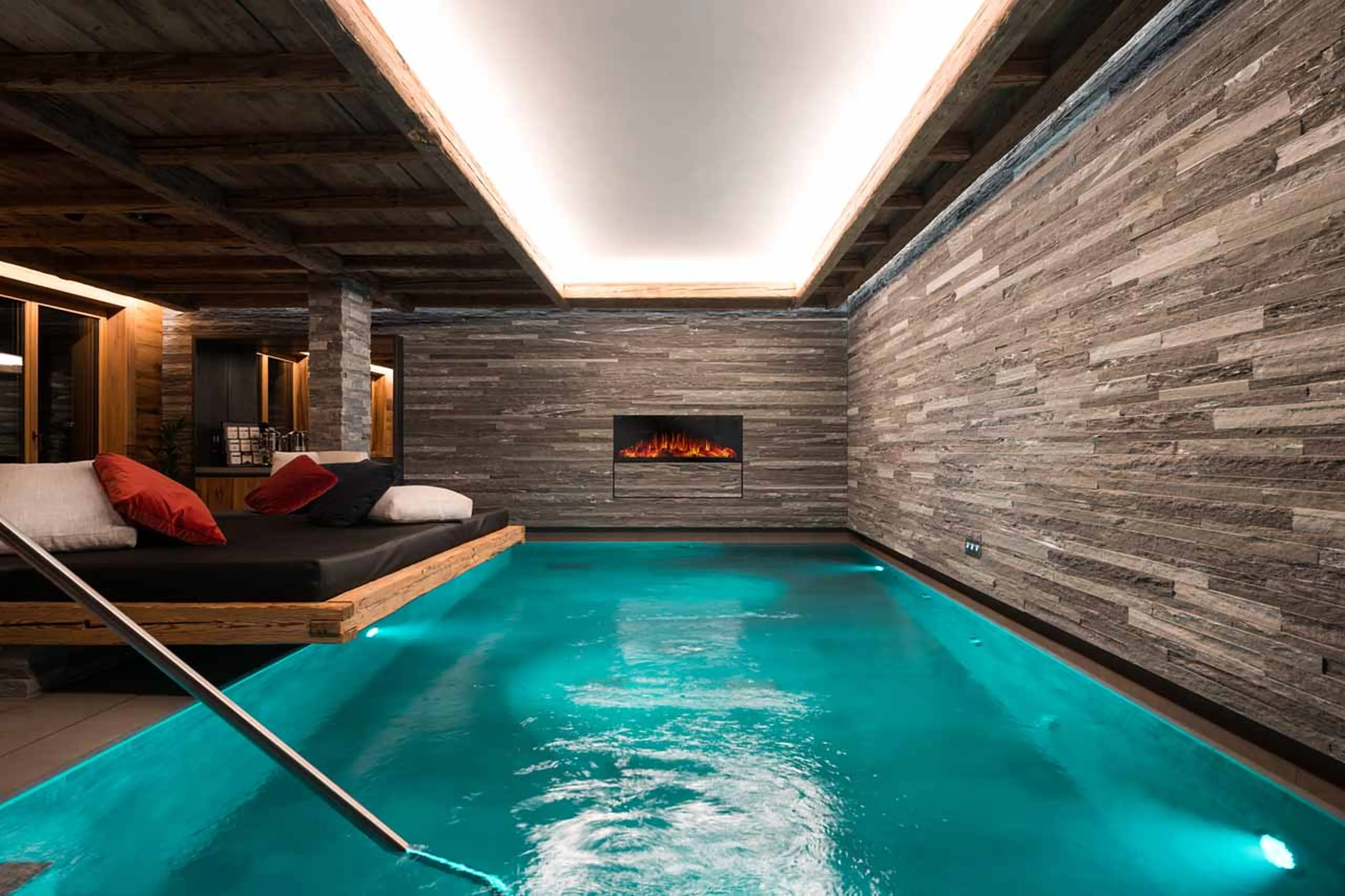 Indoor pool and relaxation area at Chalet Arula 2 in Lech