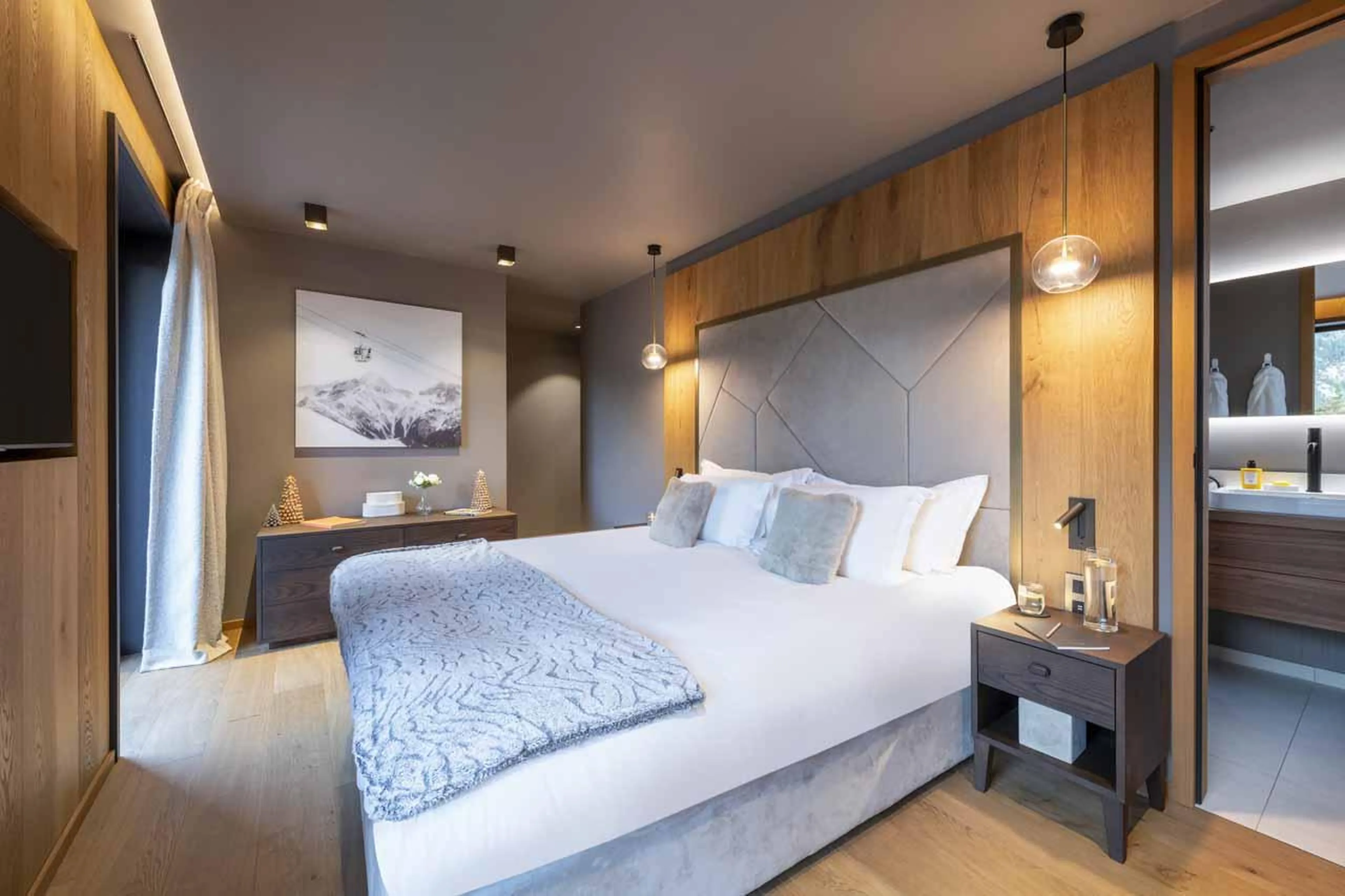 Double bedroom in Chalet Ascension, Courchevel 1650