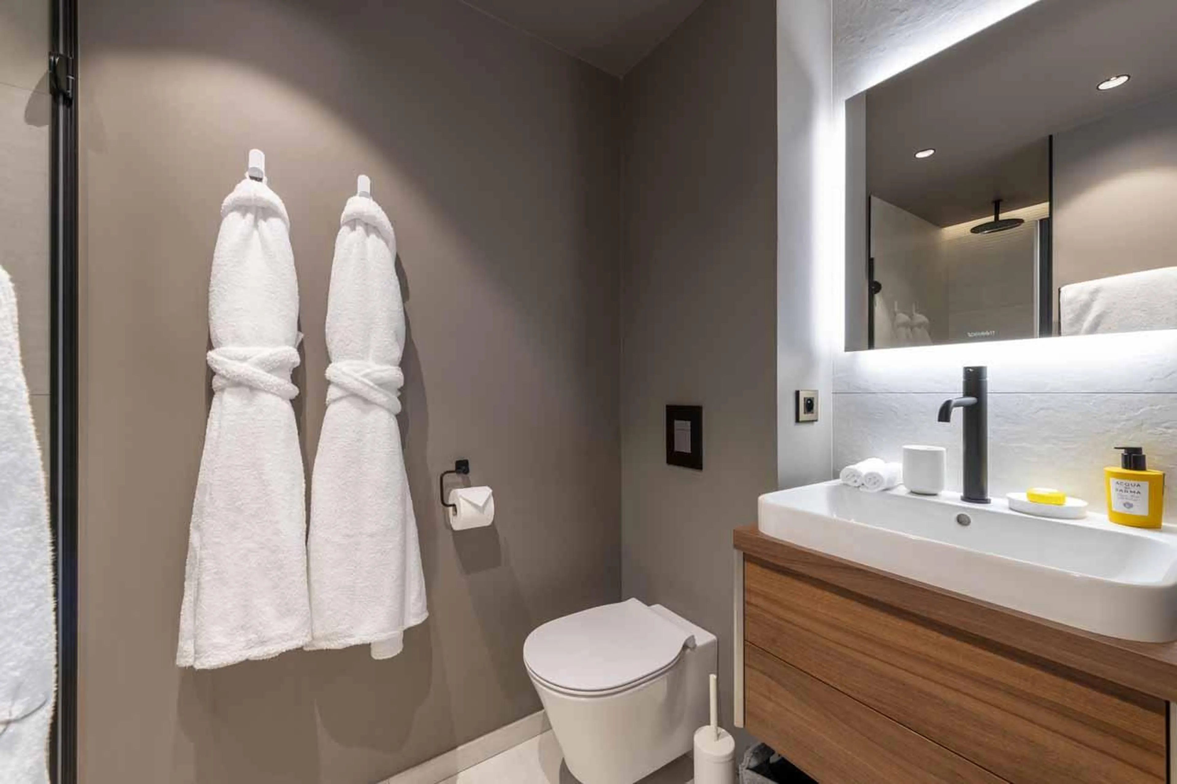 En-suite with WC and basin in Chalet Ascension, Courchevel 1650