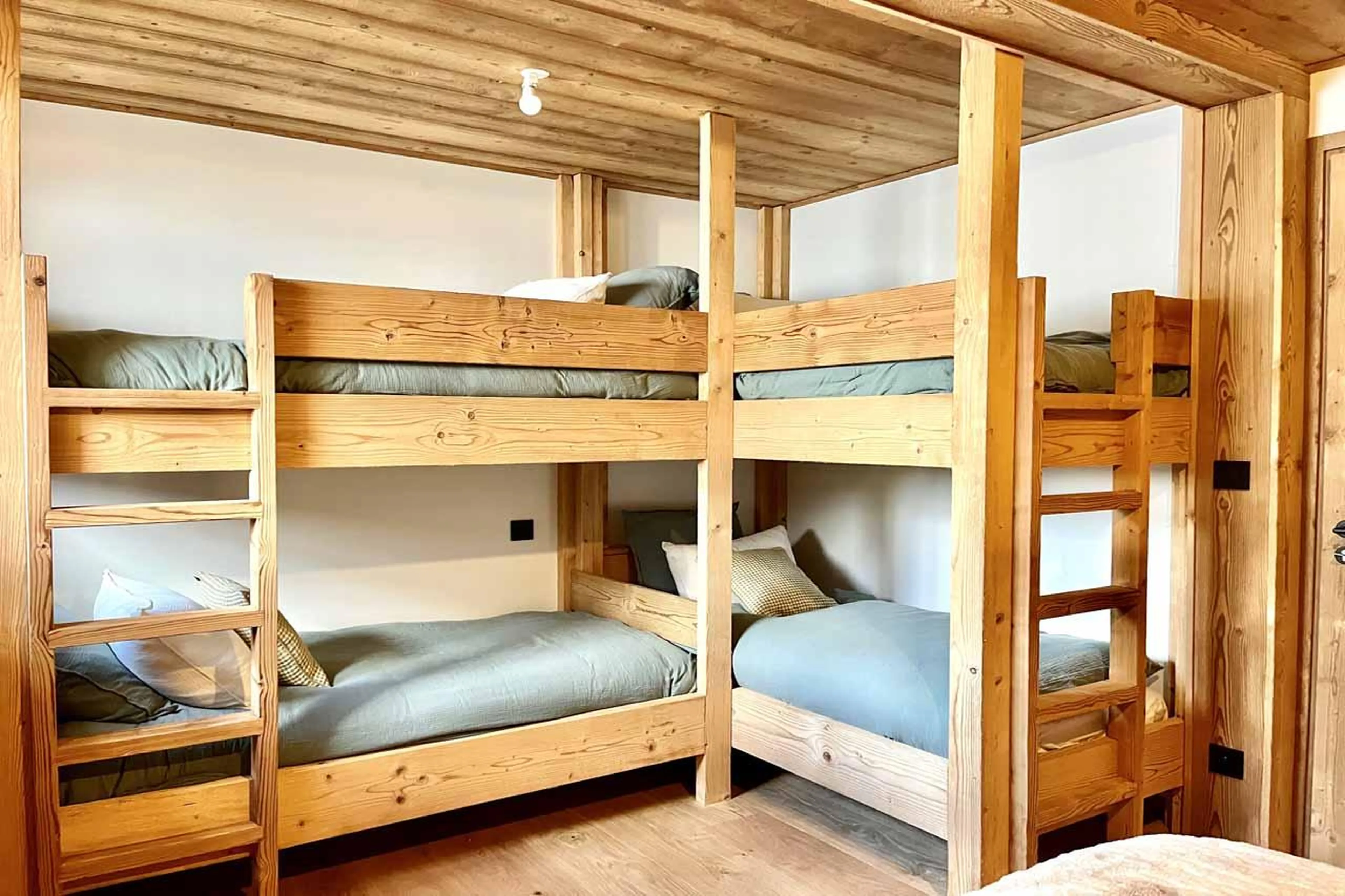 Bunk bedroom with two bunk beds in Chalet Asgard, Morzine