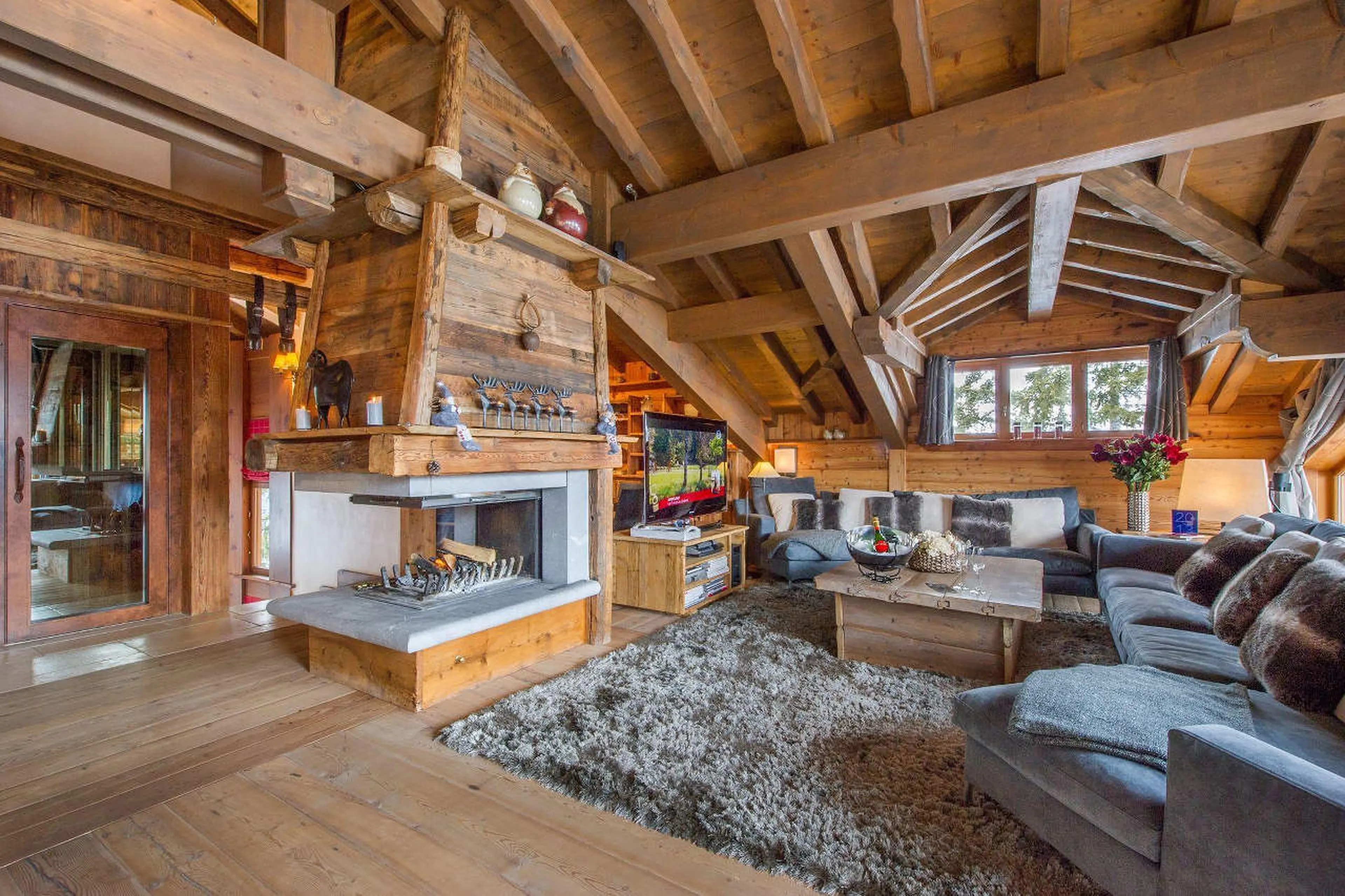 Soft carpets and sofas to relax on in Chalet Aspen in Courchevel 1850