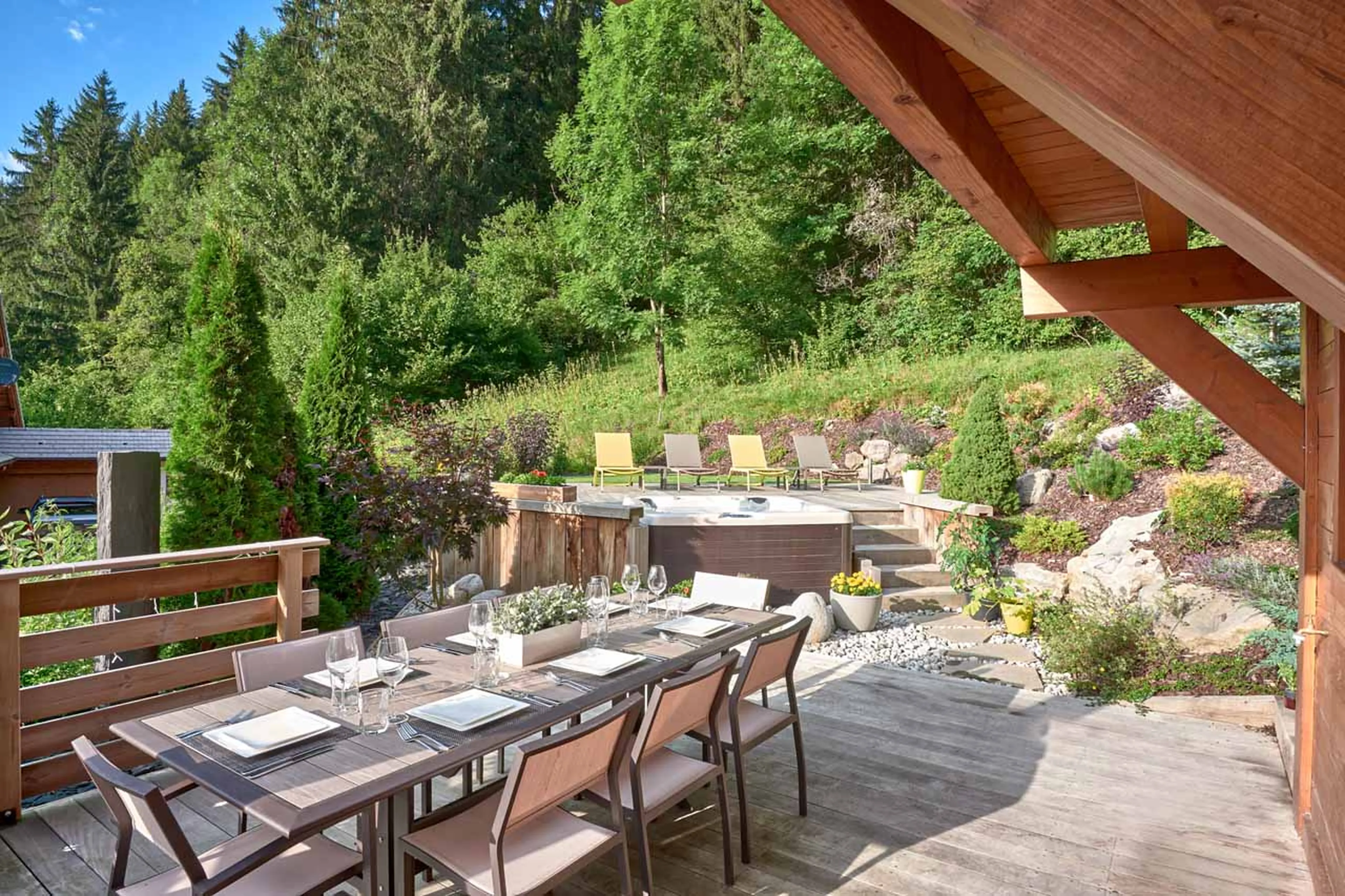 Outdoor dining table at Chalet Aubois in Morzine