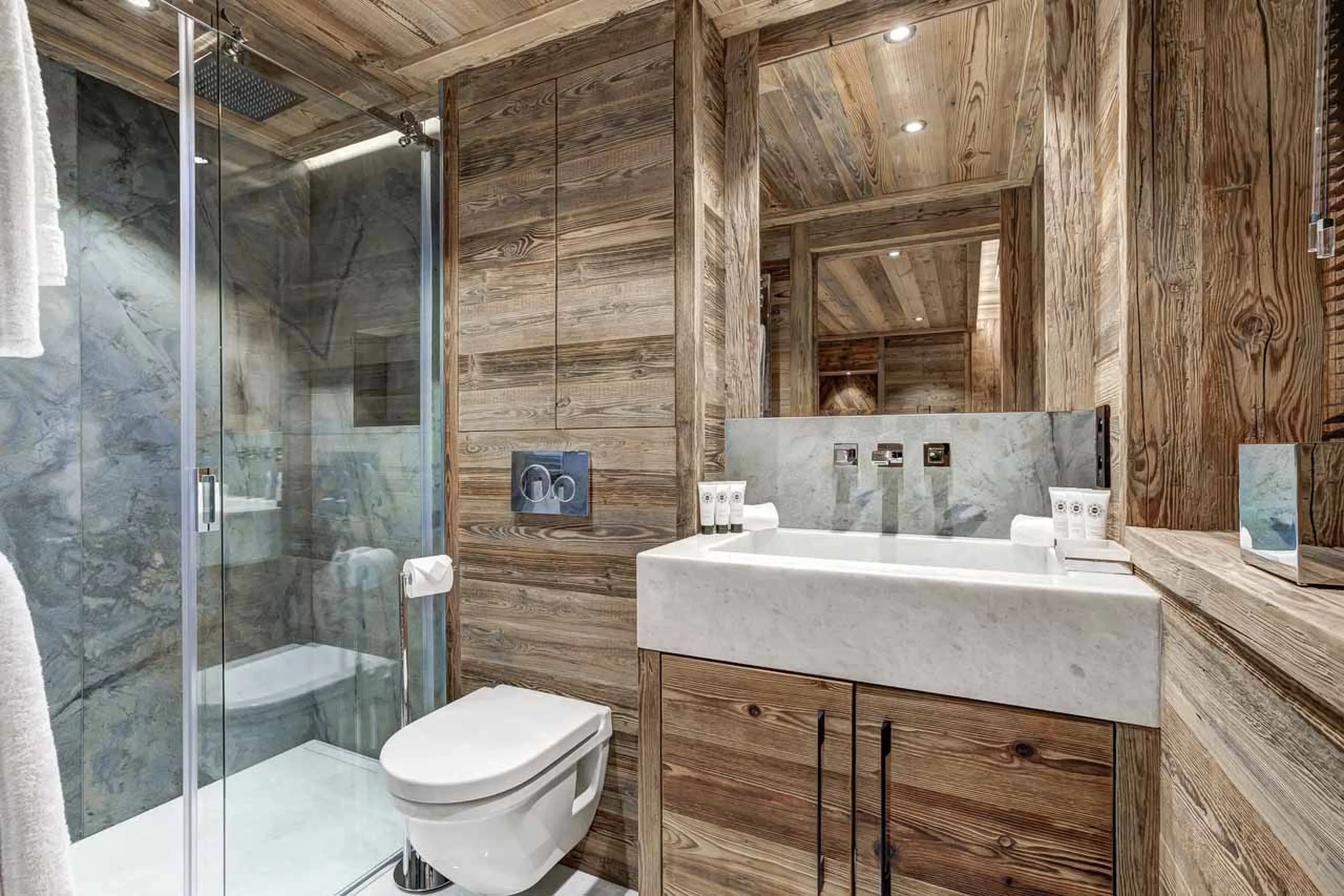 Bathroom four at Chalet Azurite in Chamonix