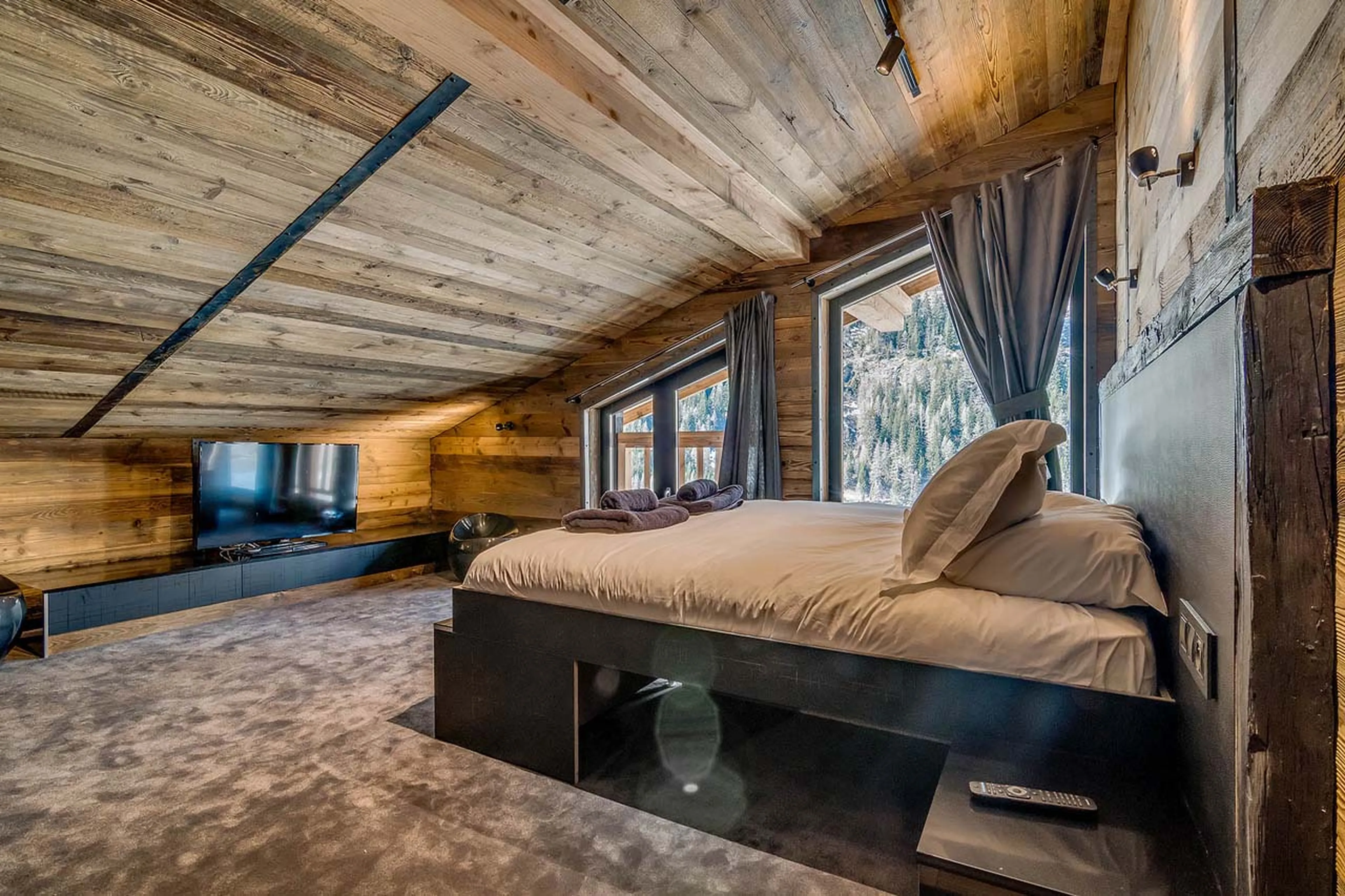 TV in bedroom three at Chalet Babylon in Tignes