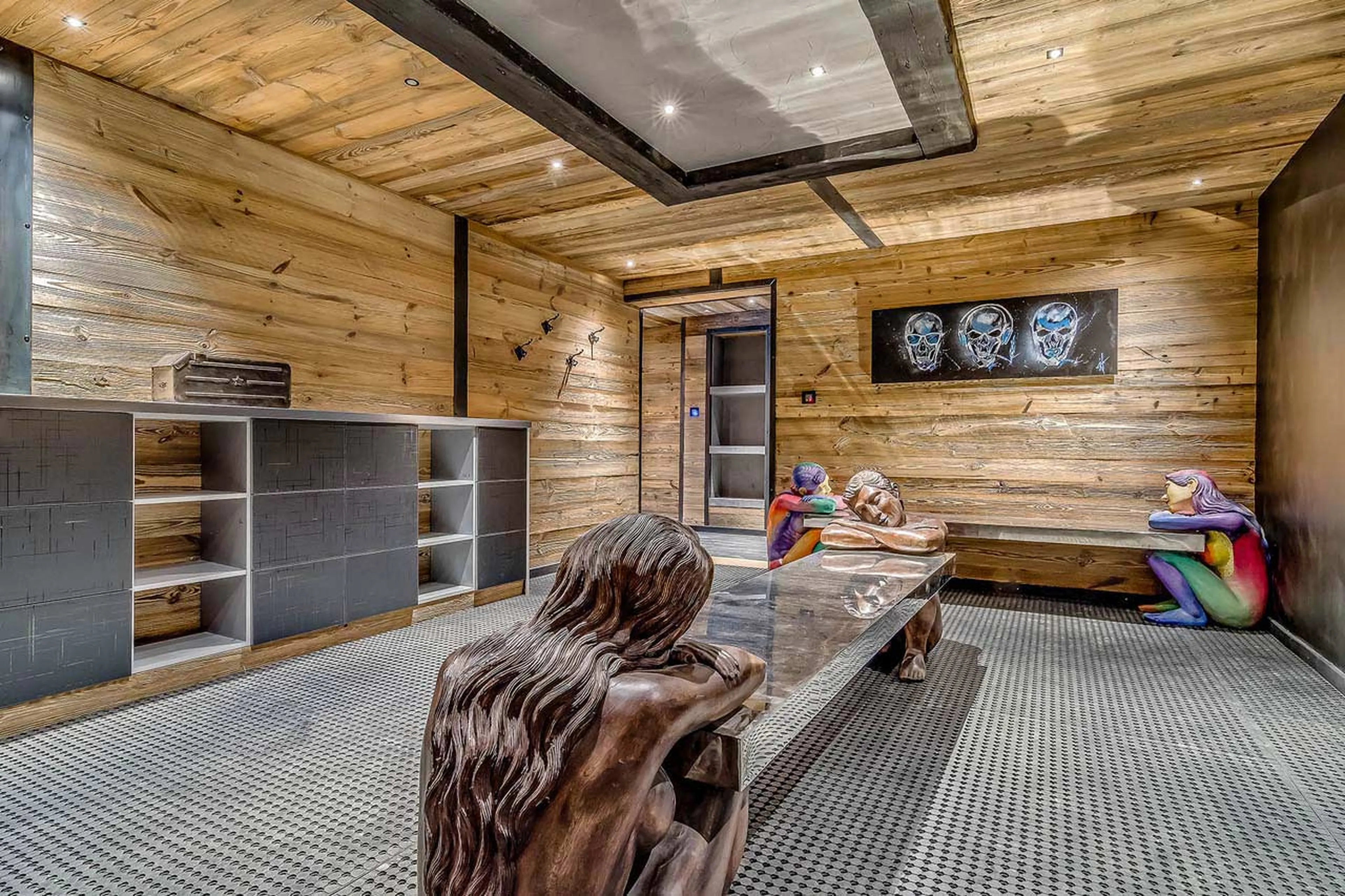 Spacious ski room at Chalet Babylon in Tignes