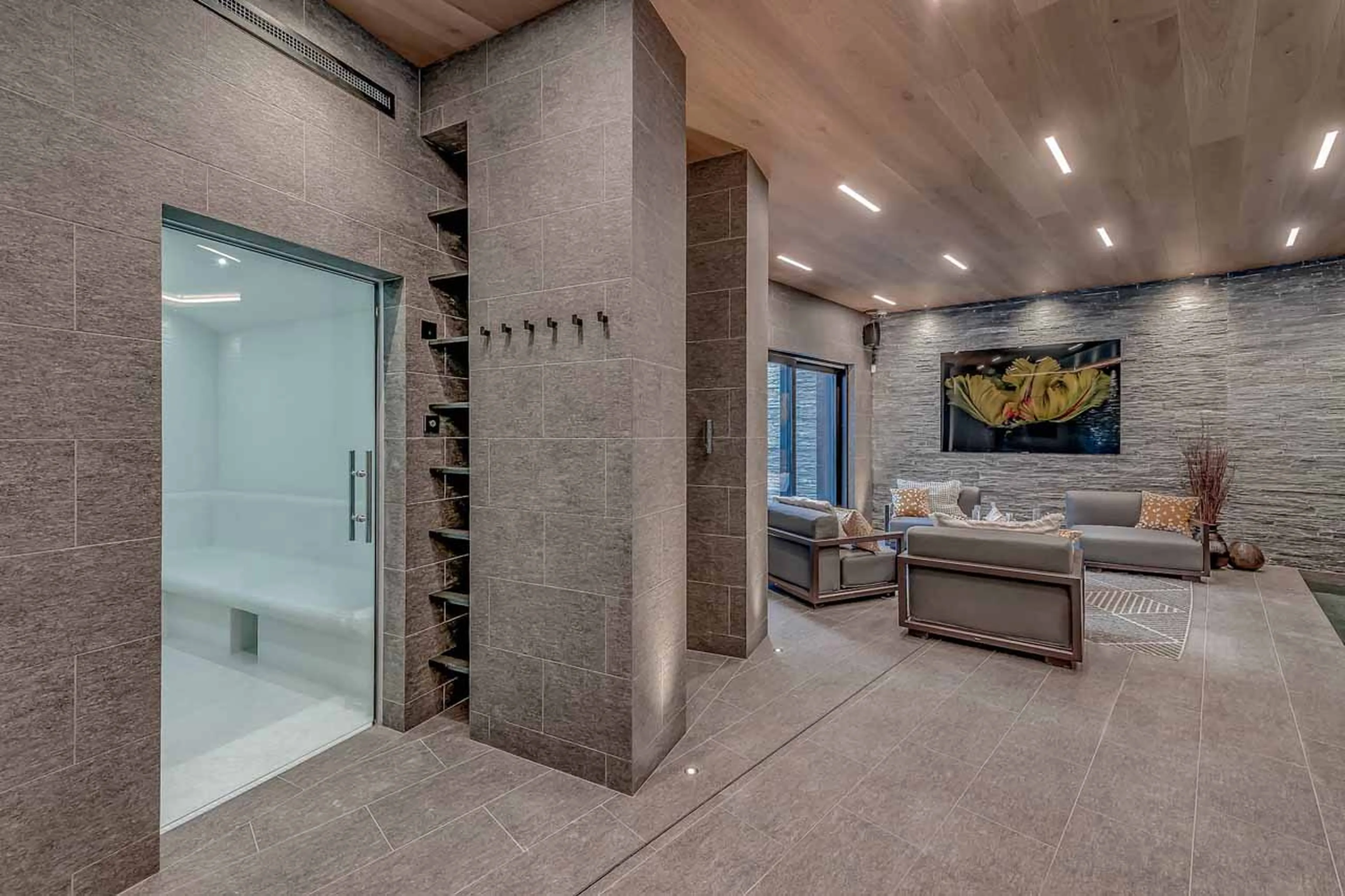 Spa area and hammam at Chalet Bacchus in Courchevel 1650